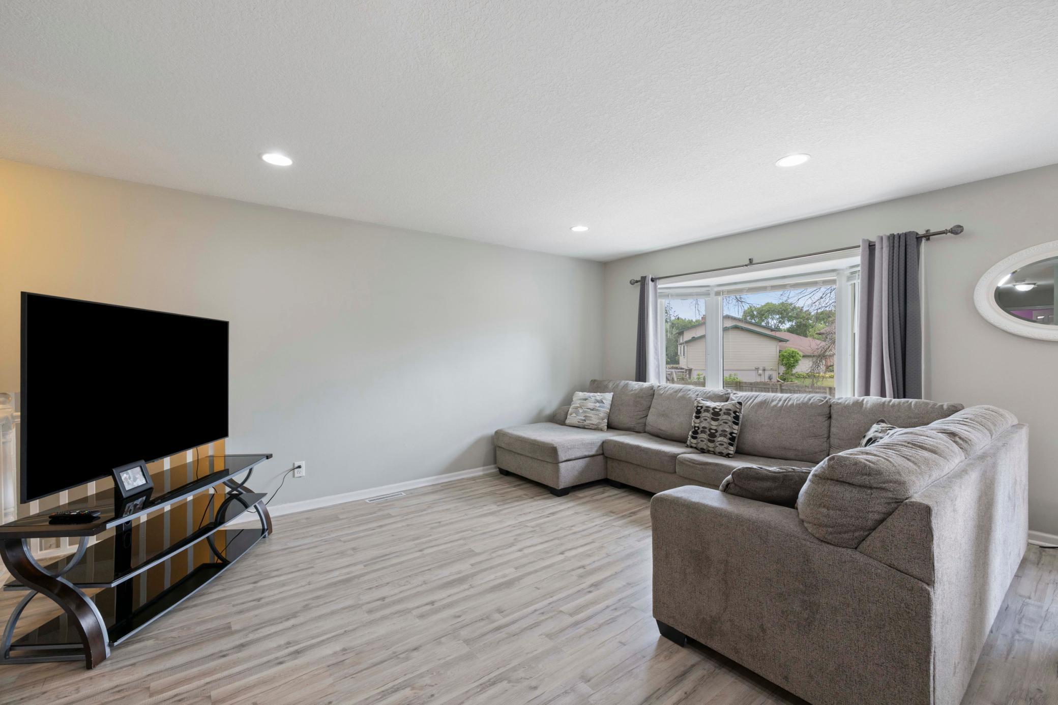 View of Residential at 8117 Florida Court, Brooklyn Park MN 55445, Brooklyn Park (5 of 22) - Mike Wilen | Minnesota Team Real Estate