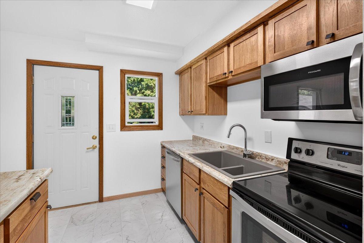 View of Residential Income at 25640 Wild Rose Lane, Shorewood MN 55331, Shorewood (36 of 46) - Mike Wilen | Minnesota Team Real Estate