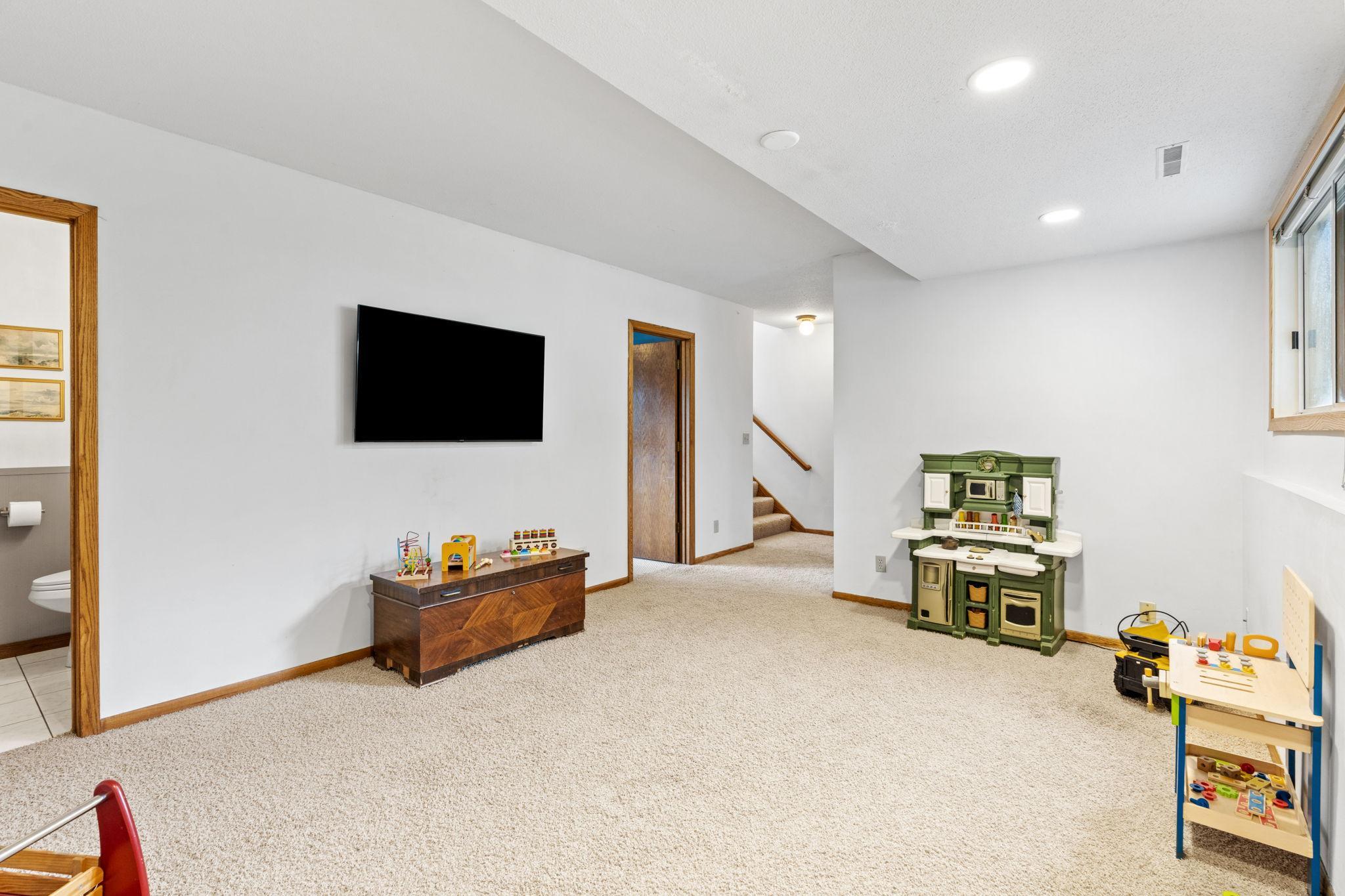 View of Residential at 8632 Seasons Court, Woodbury MN 55125, Woodbury (26 of 49) - Mike Wilen | Minnesota Team Real Estate