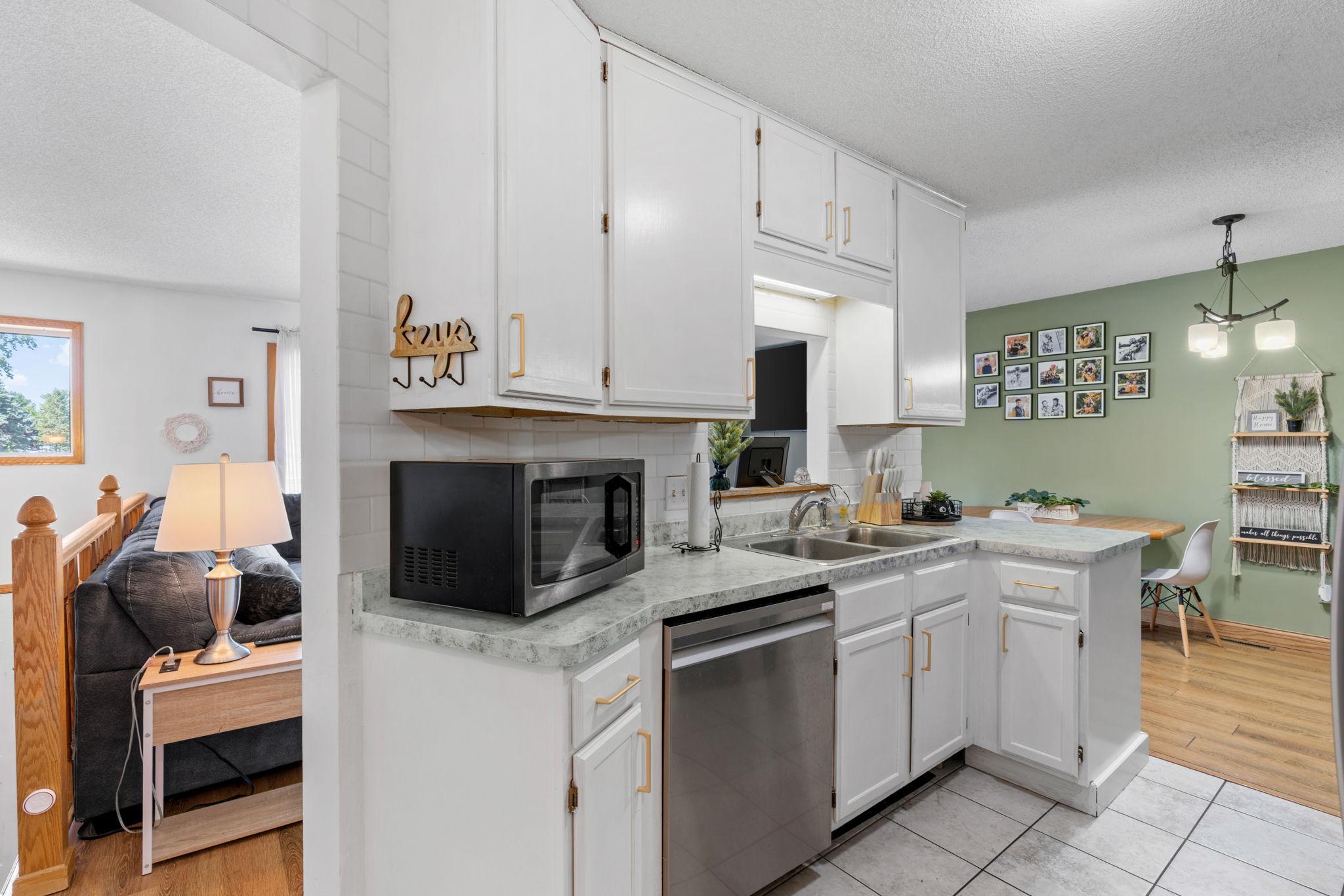 View of Residential at 14260 Estates Avenue, Apple Valley MN 55124, Apple Valley (10 of 34) - Mike Wilen | Minnesota Team Real Estate
