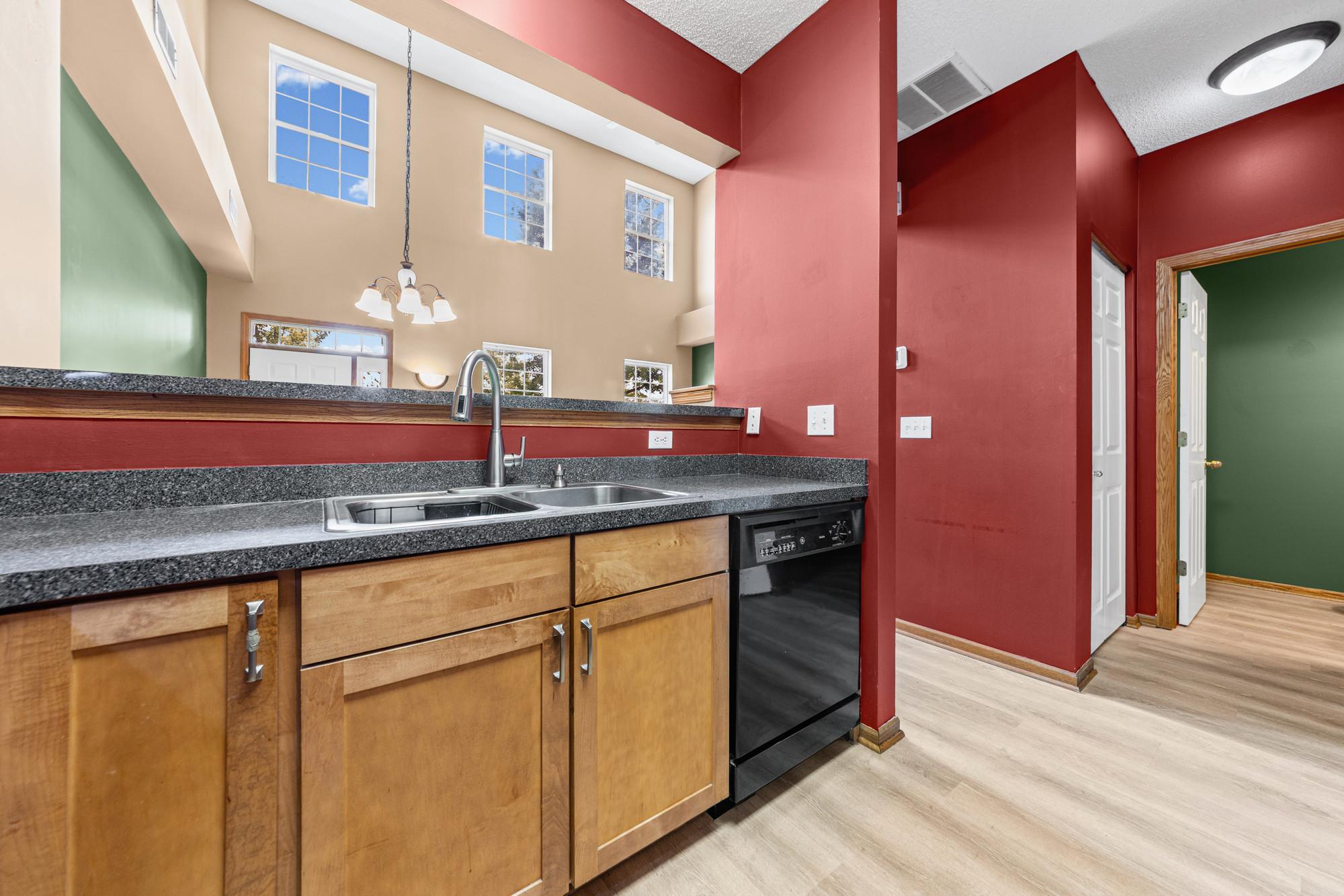View of Residential at 941 Newport Avenue, Shakopee MN 55379, Shakopee (12 of 40) - Mike Wilen | Minnesota Team Real Estate