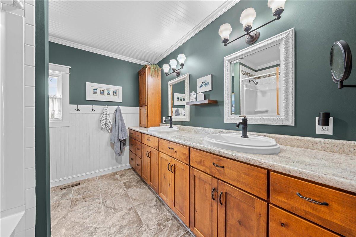 View of Residential at 198 Ferndale Street, Maplewood MN 55119, Maplewood (24 of 45) - Mike Wilen | Minnesota Team Real Estate