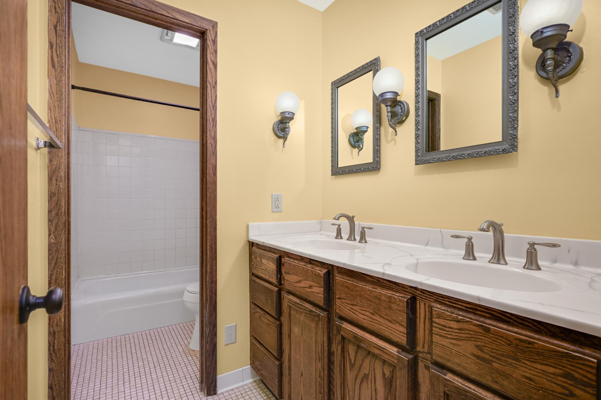 View of Residential at 1989 Foxridge Road, Saint Paul MN 55119, Saint Paul (17 of 36) - Mike Wilen | Minnesota Team Real Estate