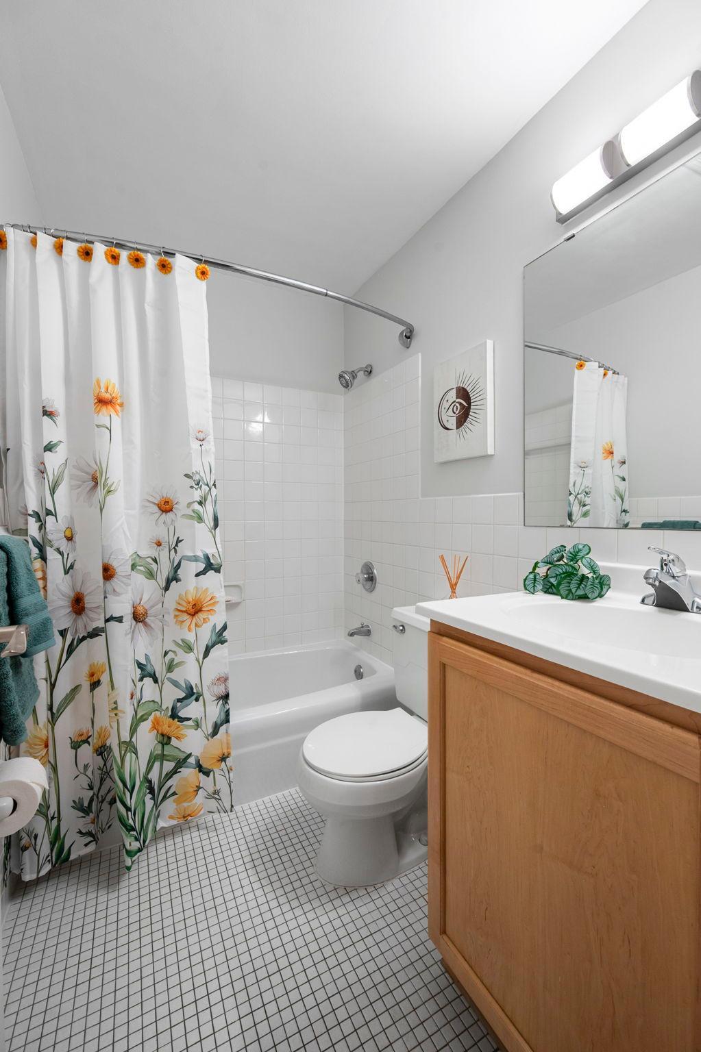 View of Residential at 1770 Bryant Avenue #312, Minneapolis MN 55403, Minneapolis (21 of 47) - Mike Wilen | Minnesota Team Real Estate
