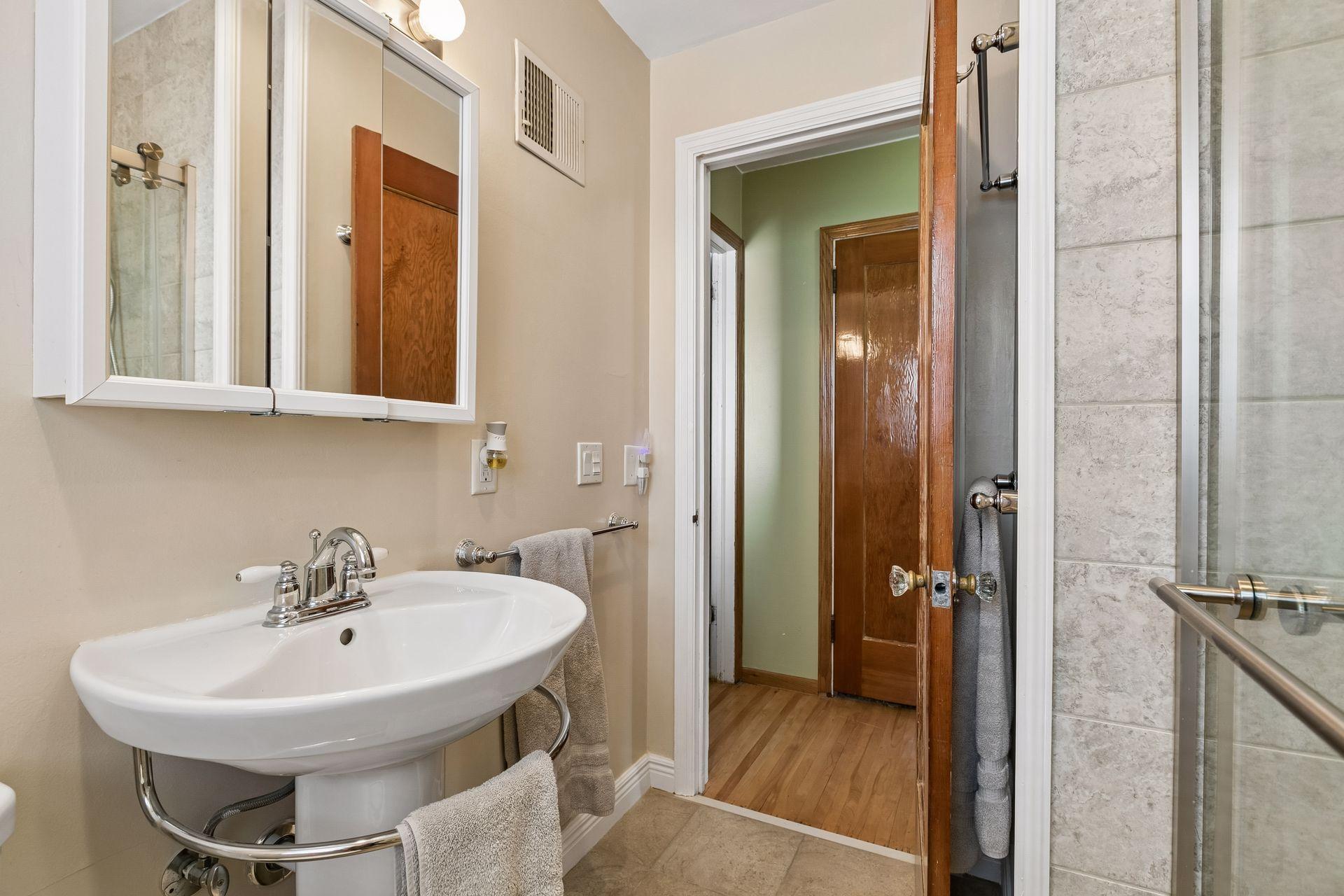 View of Residential at 2908 Hampshire Avenue, Saint Louis Park MN 55426, Saint Louis Park (17 of 29) - Mike Wilen | Minnesota Team Real Estate