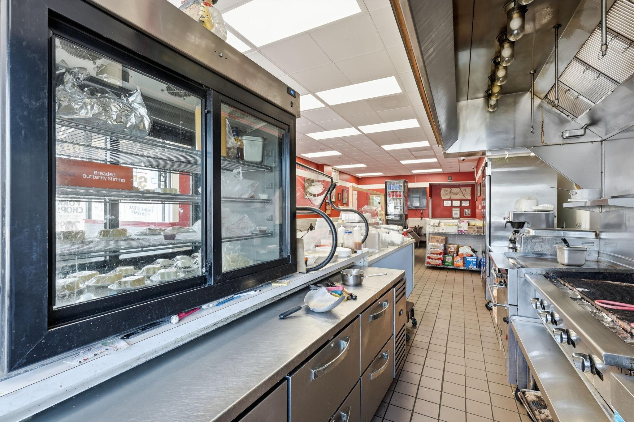View of Commercial Sale at 860 University Avenue, Saint Paul MN 55104, Saint Paul (8 of 20) - Mike Wilen | Minnesota Team Real Estate