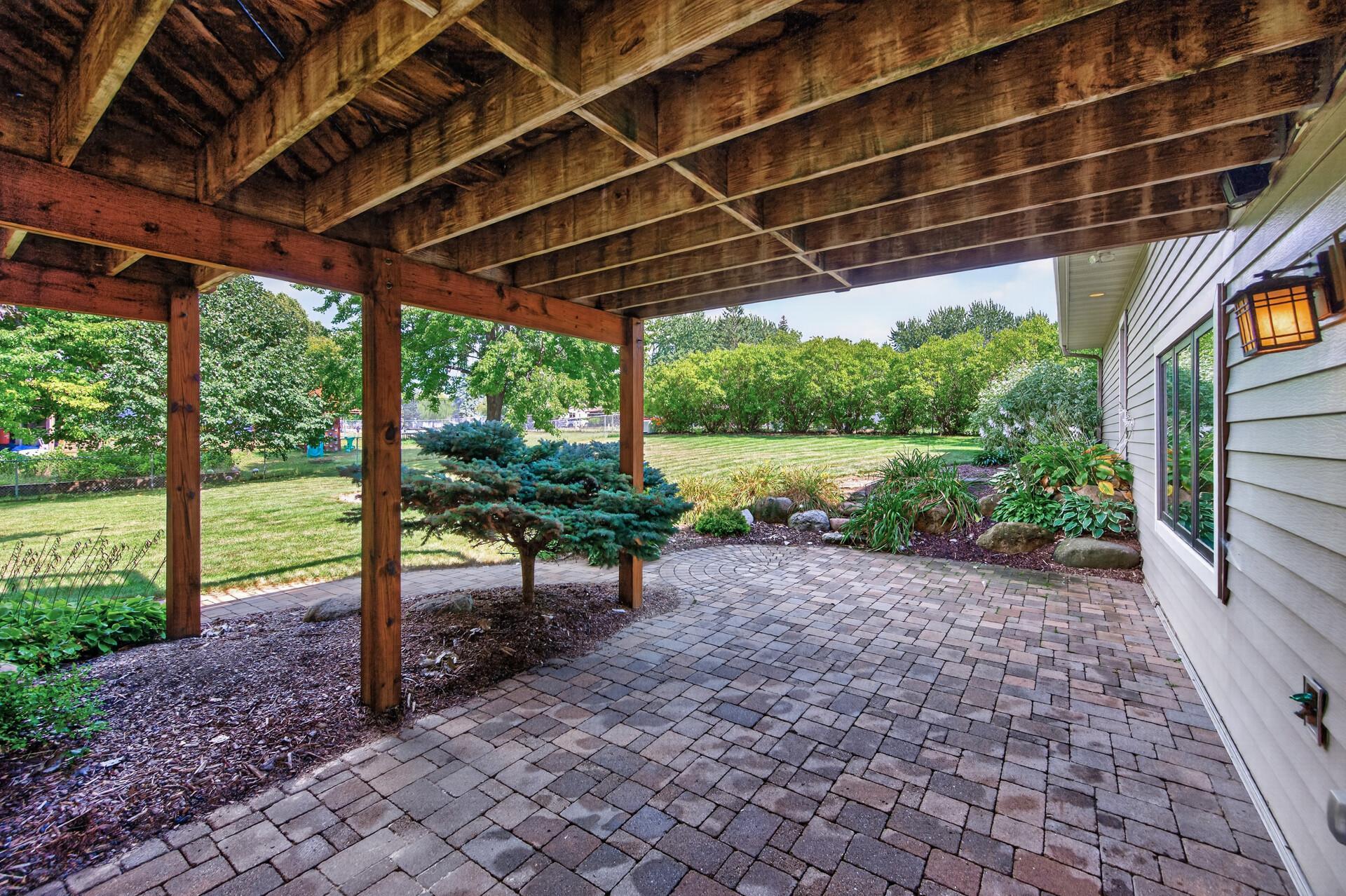 View of Residential at 1945 Beaver Dam Court, Eagan MN 55122, Eagan (29 of 33) - Mike Wilen | Minnesota Team Real Estate