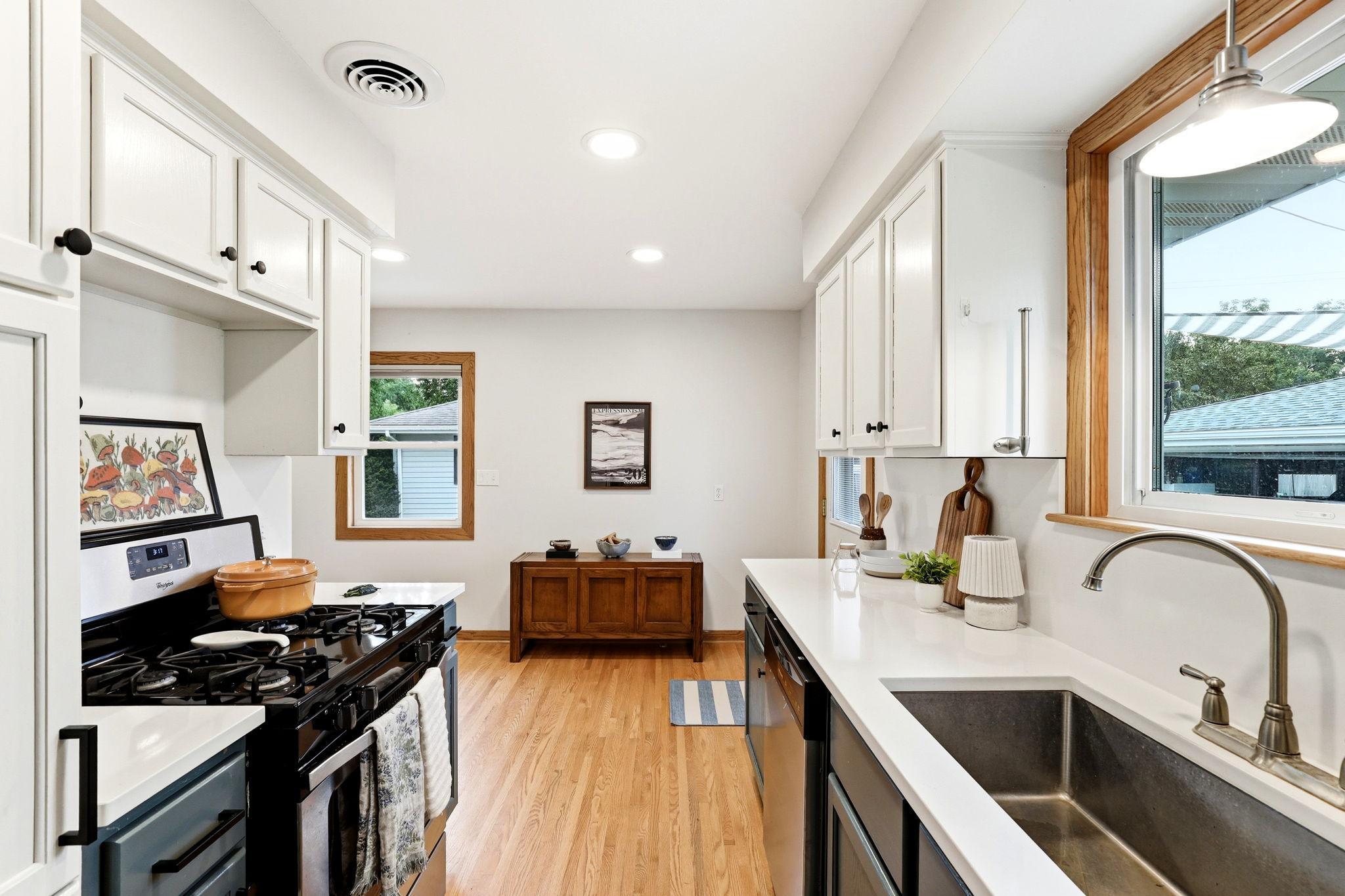 View of Residential at 8502 Upper 206th Street, Lakeville MN 55044, Lakeville (10 of 40) - Mike Wilen | Minnesota Team Real Estate