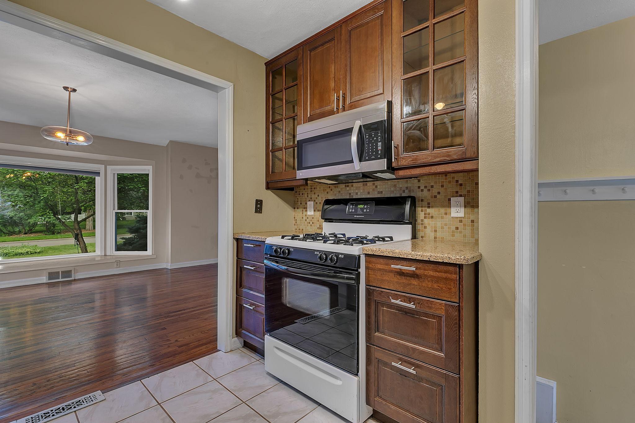 View of Residential at 10206 Lakeview Drive, Minnetonka MN 55305, Minnetonka (8 of 25) - Mike Wilen | Minnesota Team Real Estate
