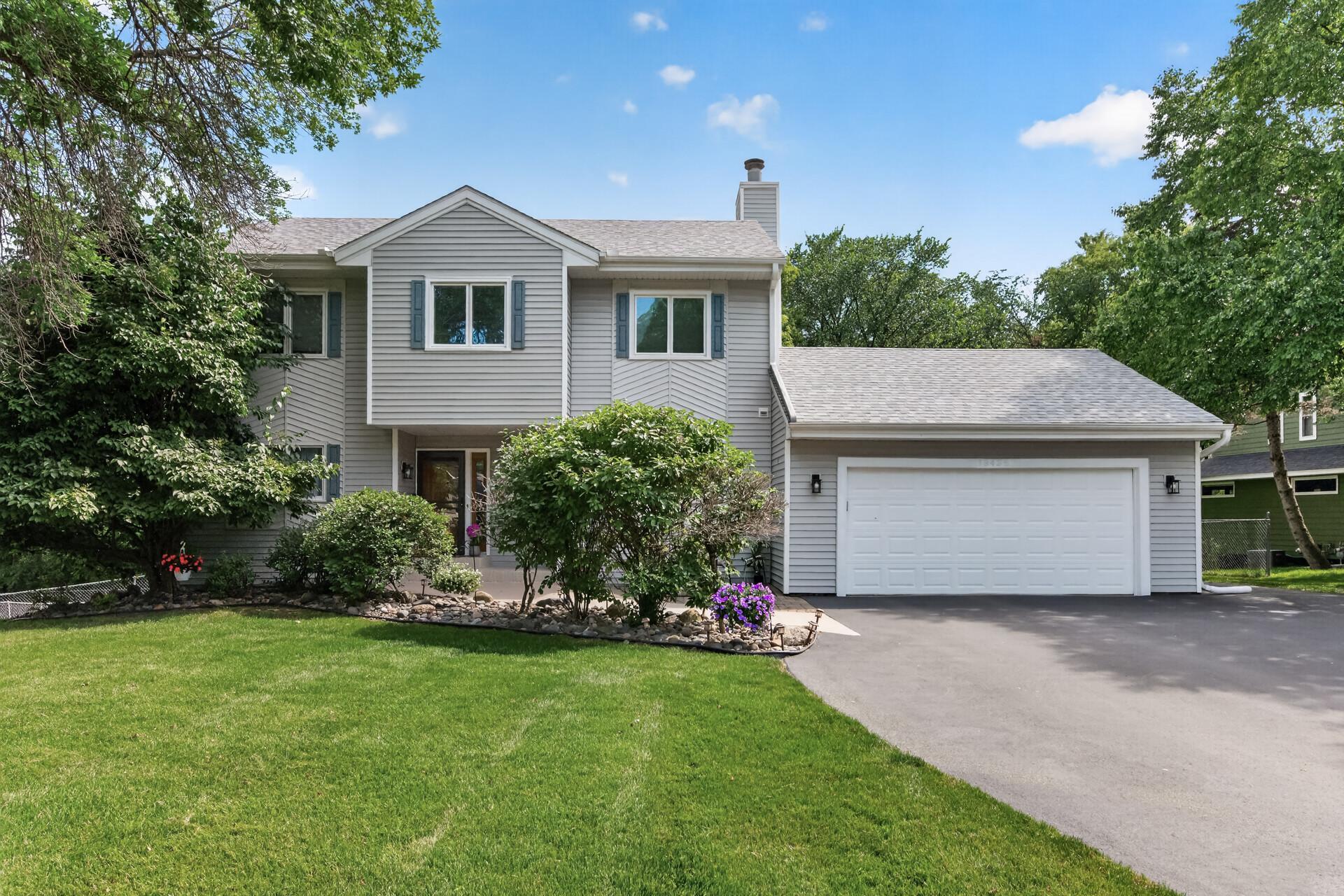 View of Residential at 18425 Harrogate Drive, Eden Prairie MN 55346, Eden Prairie (6 of 74) - Mike Wilen | Minnesota Team Real Estate