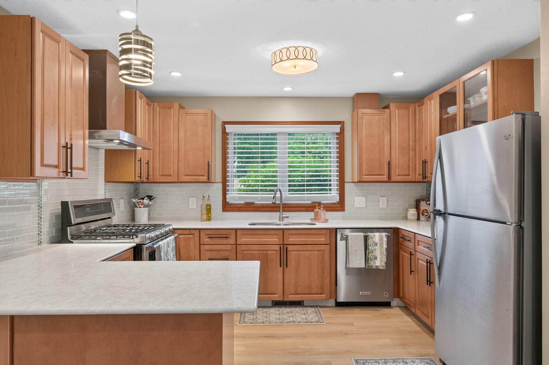 View of Residential at 18425 Harrogate Drive, Eden Prairie MN 55346, Eden Prairie (22 of 74) - Mike Wilen | Minnesota Team Real Estate