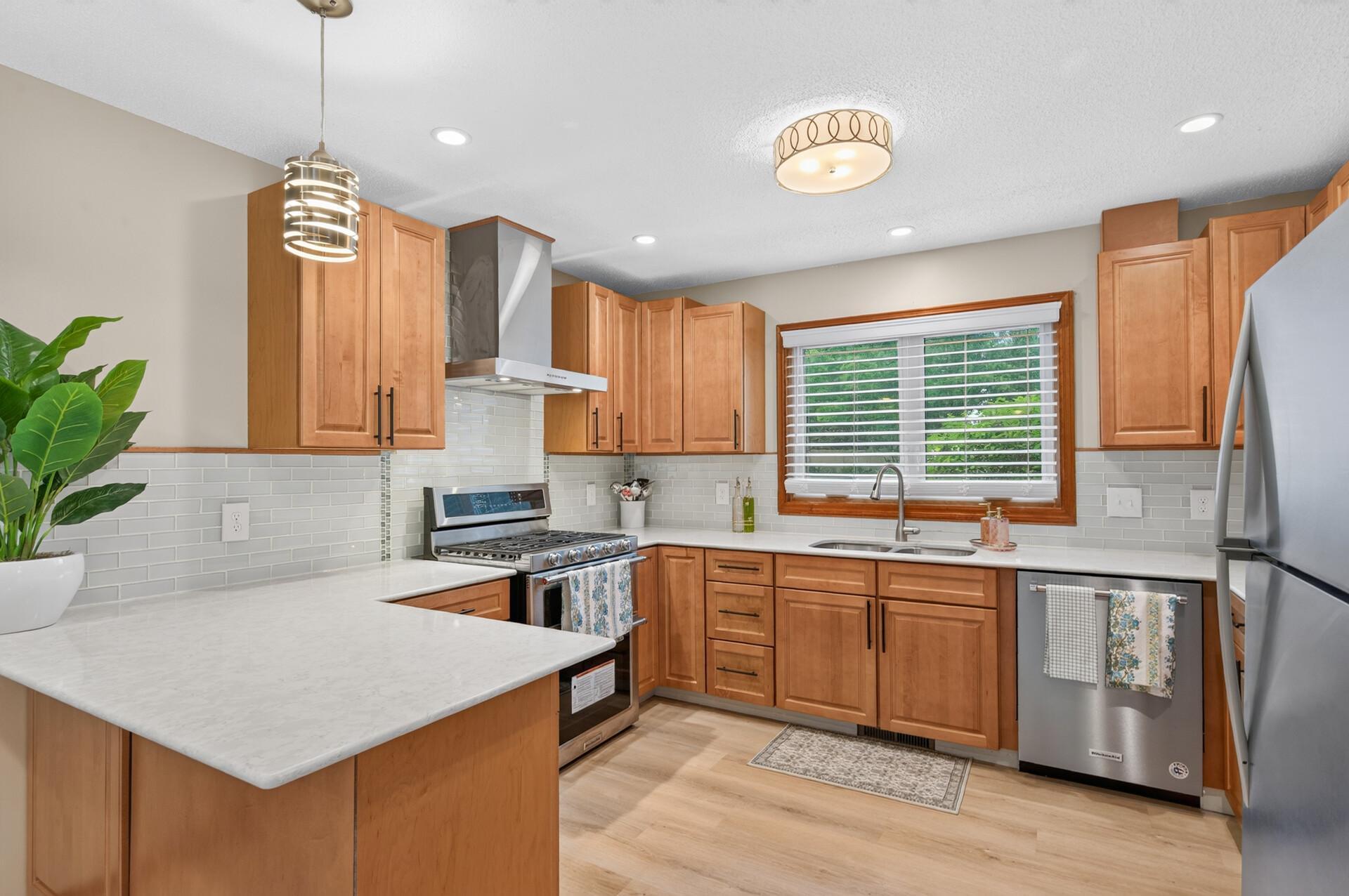 View of Residential at 18425 Harrogate Drive, Eden Prairie MN 55346, Eden Prairie (23 of 74) - Mike Wilen | Minnesota Team Real Estate