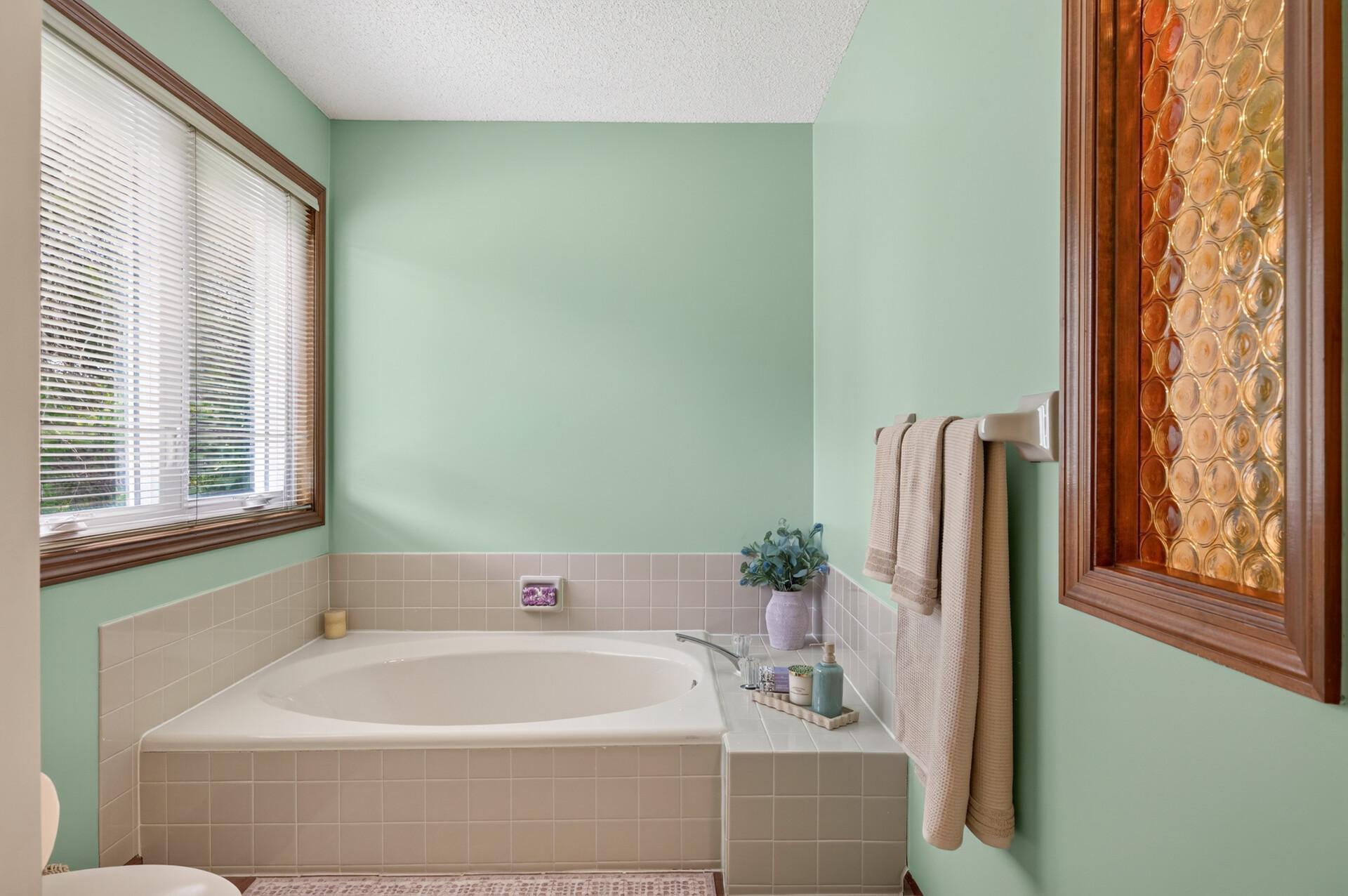 View of Residential at 18425 Harrogate Drive, Eden Prairie MN 55346, Eden Prairie (34 of 74) - Mike Wilen | Minnesota Team Real Estate