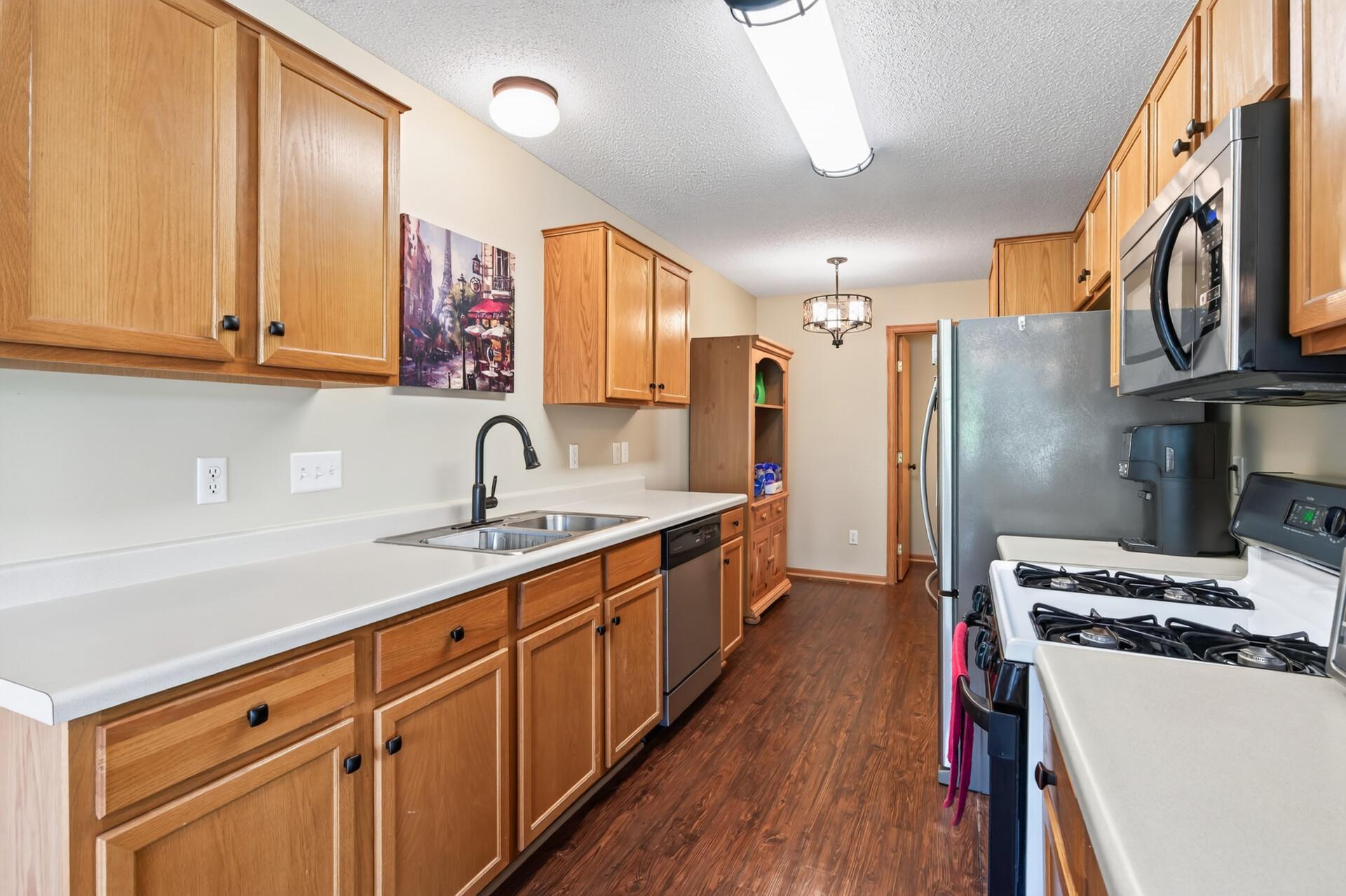 View of Residential at 6193 Courtly Road #E, Woodbury MN 55125, Woodbury (21 of 42) - Mike Wilen | Minnesota Team Real Estate