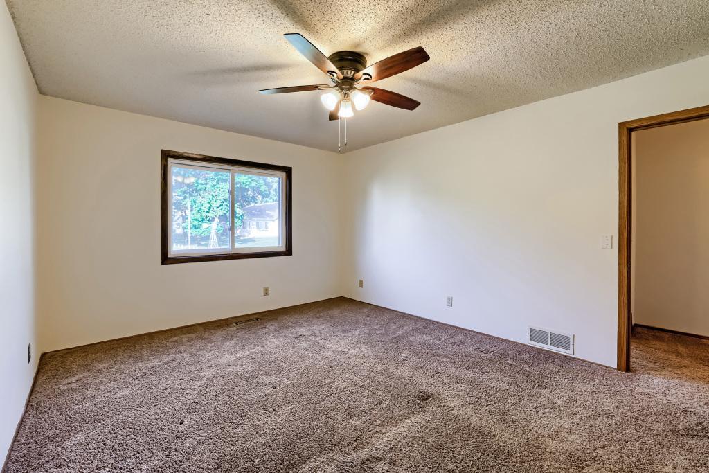 View of Residential at 3743 Goodwin Avenue, Oakdale MN 55128, Oakdale (17 of 29) - Mike Wilen | Minnesota Team Real Estate