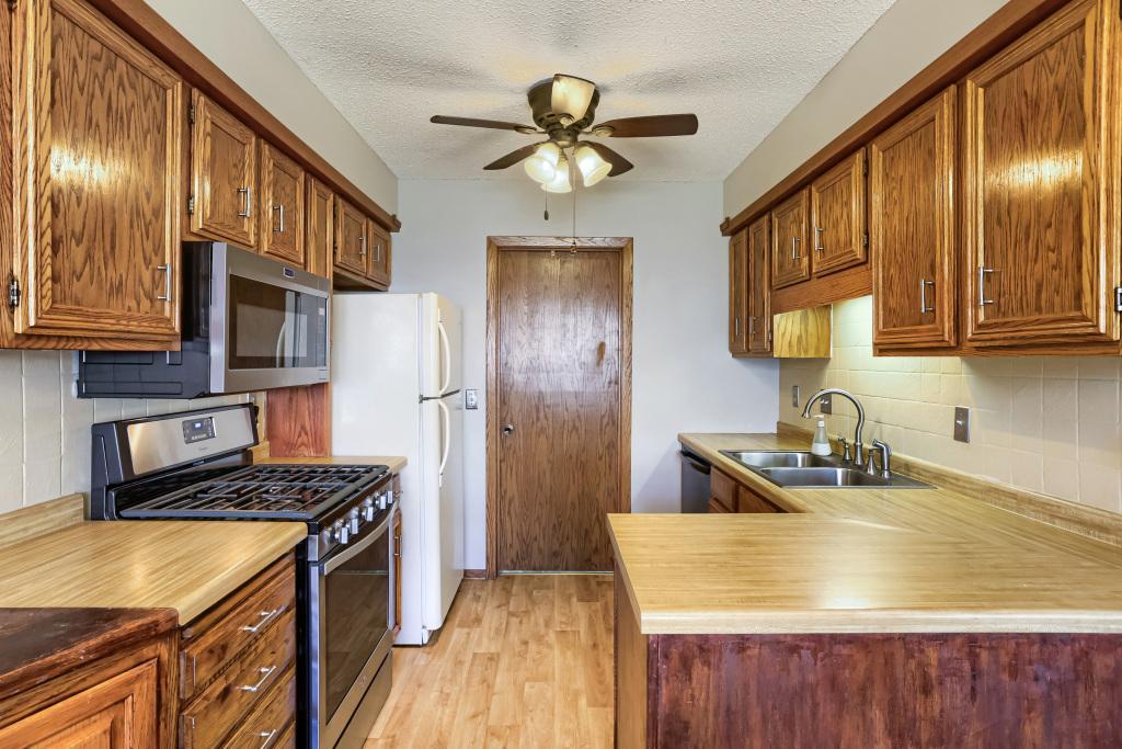 View of Residential at 3743 Goodwin Avenue, Oakdale MN 55128, Oakdale (13 of 29) - Mike Wilen | Minnesota Team Real Estate