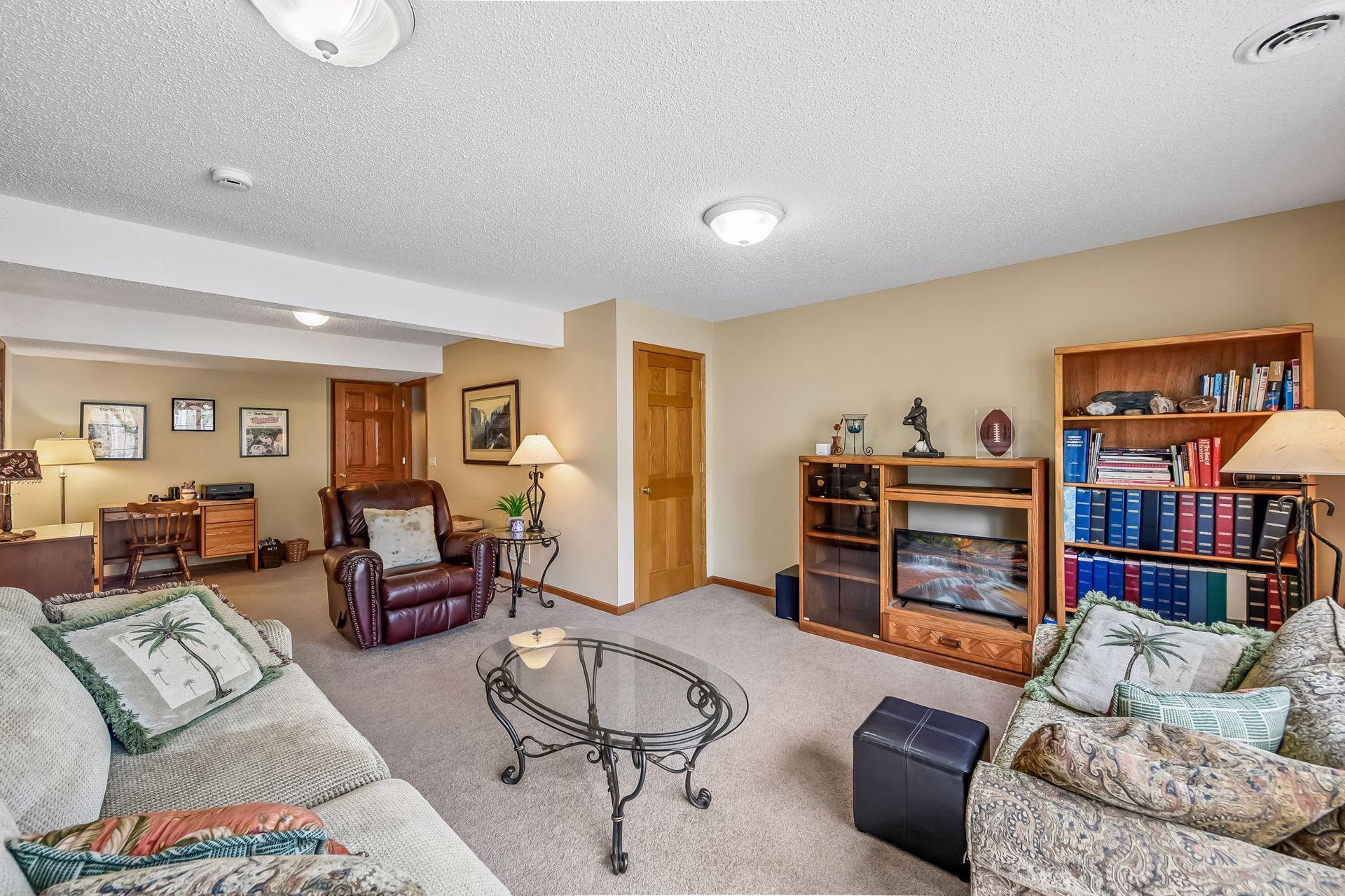 View of Residential at 912 Kelly Court, Chanhassen MN 55317, Chanhassen (11 of 18) - Mike Wilen | Minnesota Team Real Estate