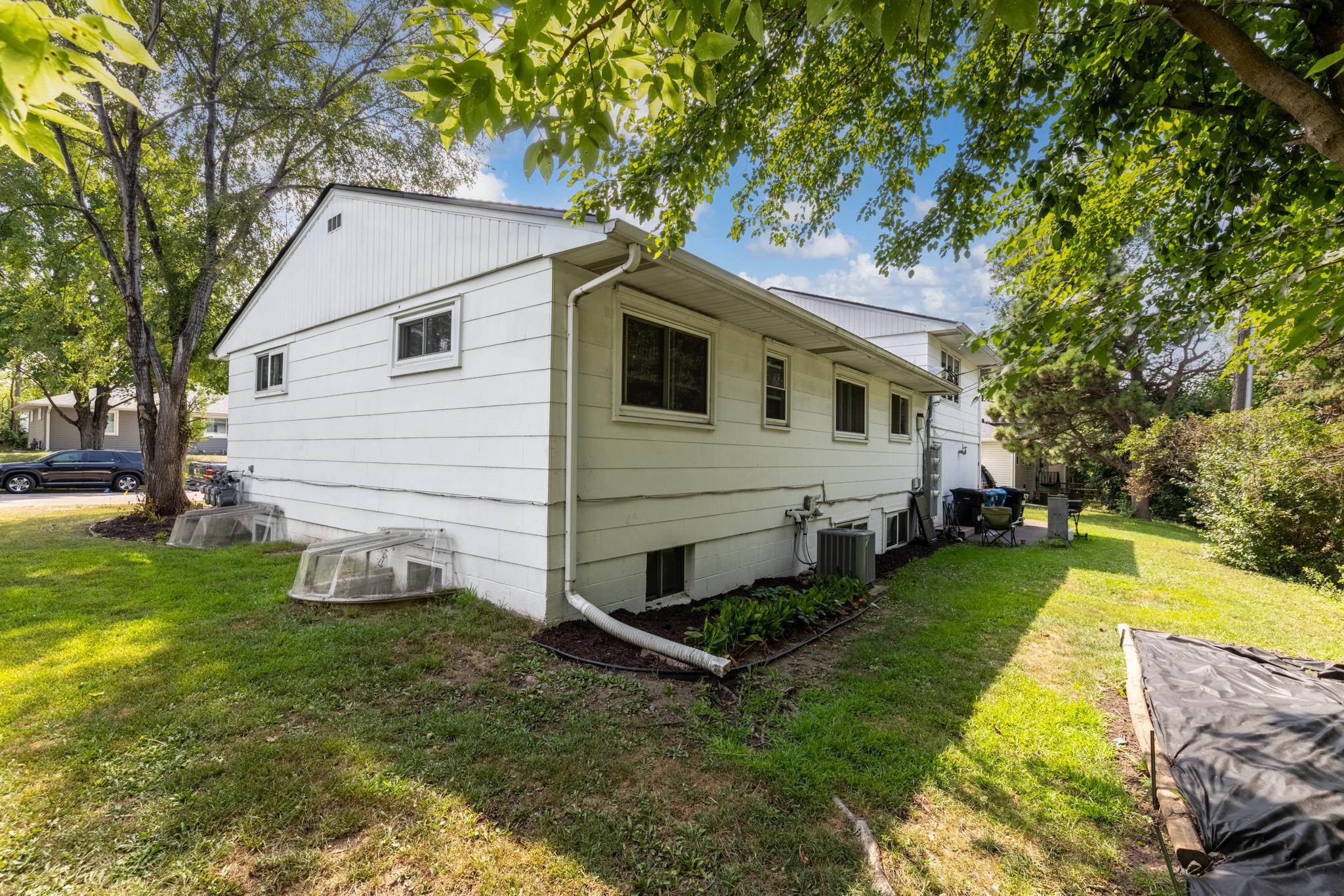 View of Residential Income at 725 Robinwood Lane, Hopkins MN 55305, Hopkins (5 of 20) - Mike Wilen | Minnesota Team Real Estate