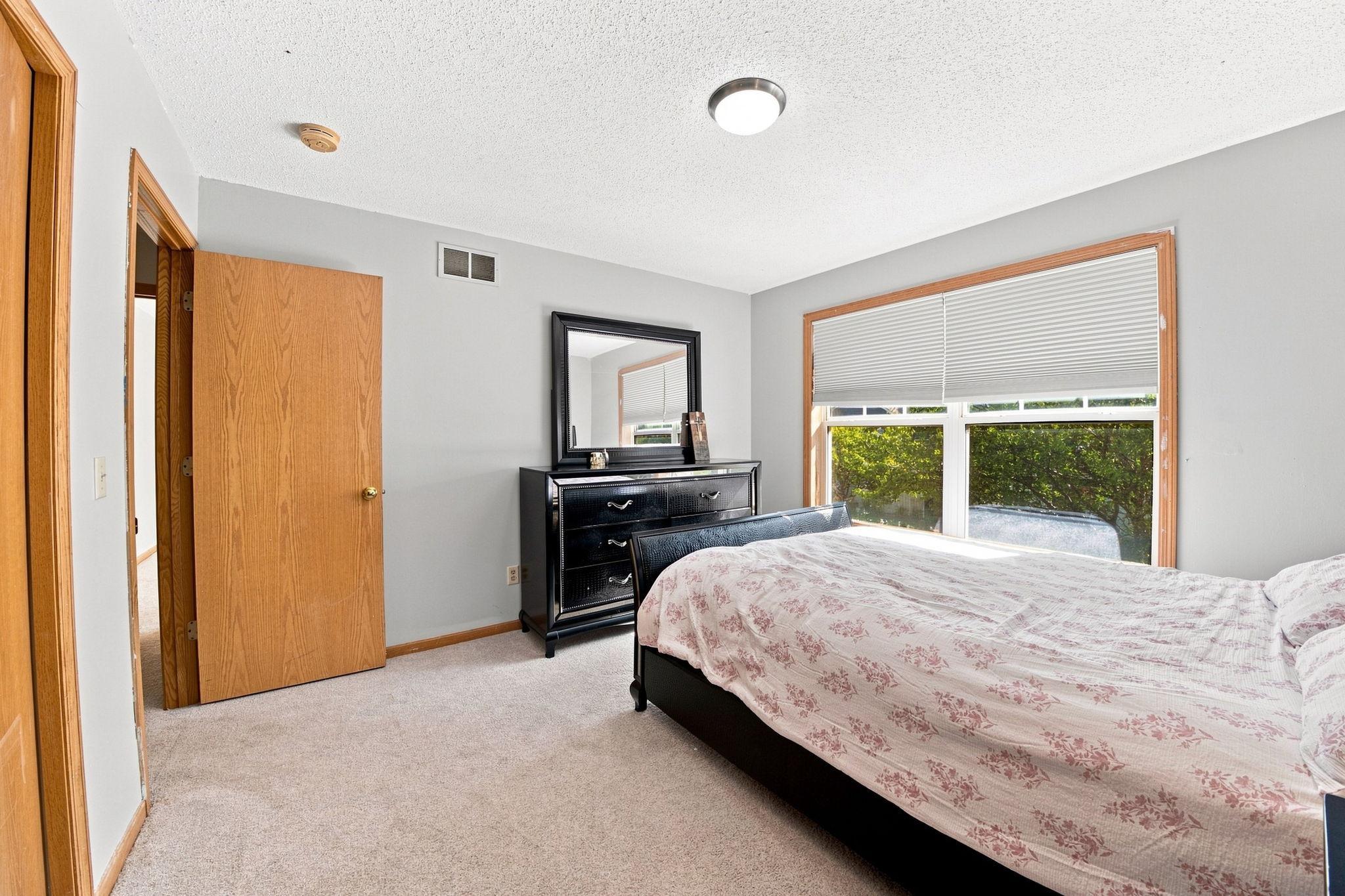 View of Residential at 410 Hickory Lane, Oakdale MN 55128, Oakdale (23 of 32) - Mike Wilen | Minnesota Team Real Estate