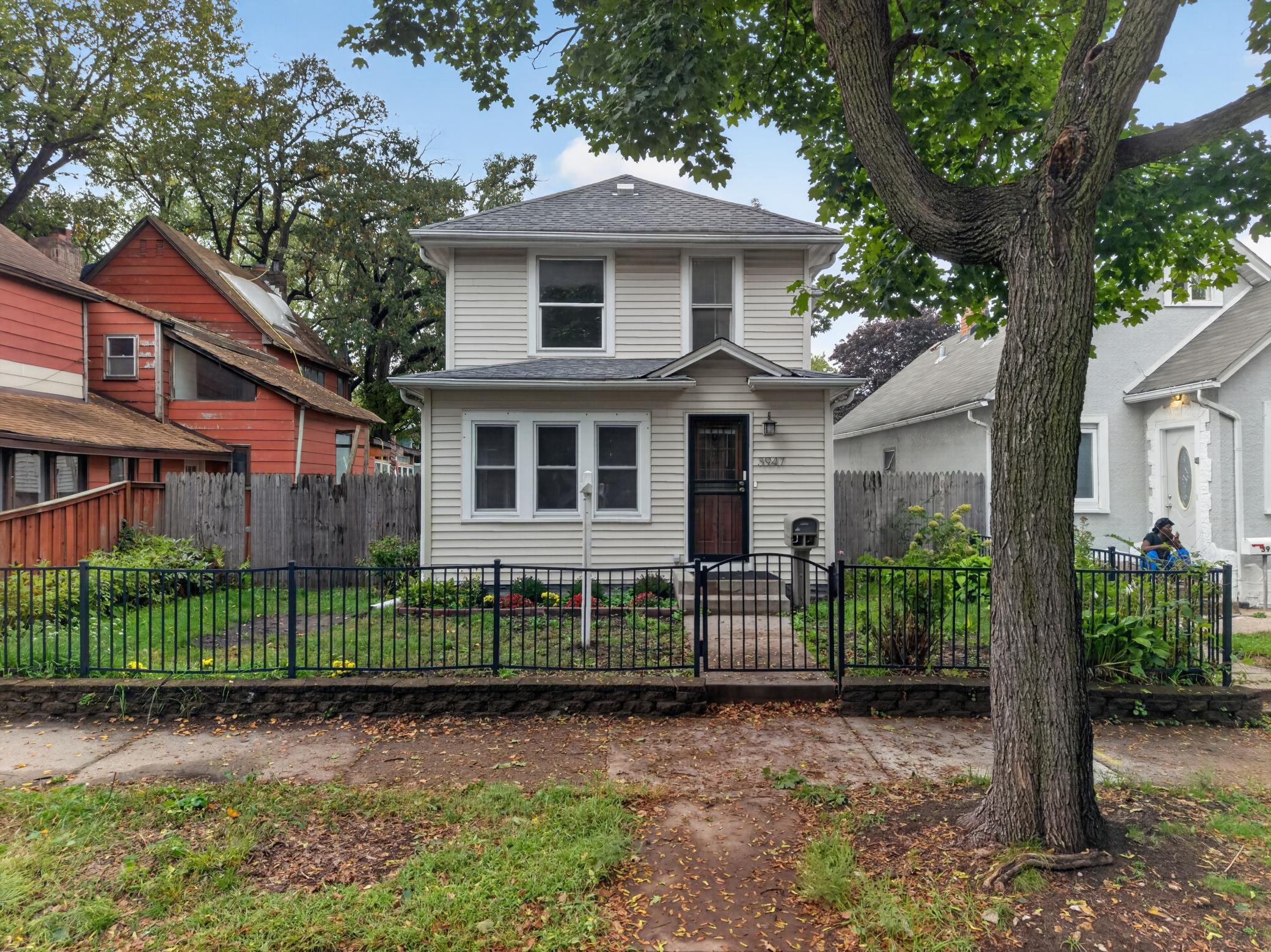 View of Single Family at 3947 Dupont Avenue, Minneapolis - Mike Wilen | Minnesota Team Real Estate