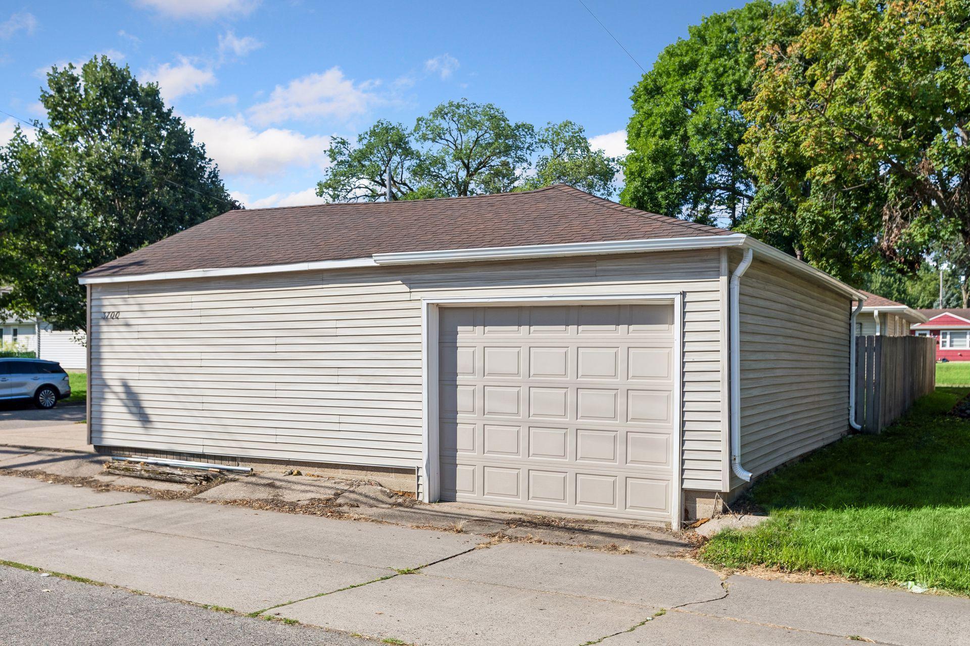 View of Residential at 3700 Hubbard Avenue, Robbinsdale MN 55422, Robbinsdale (41 of 52) - Mike Wilen | Minnesota Team Real Estate