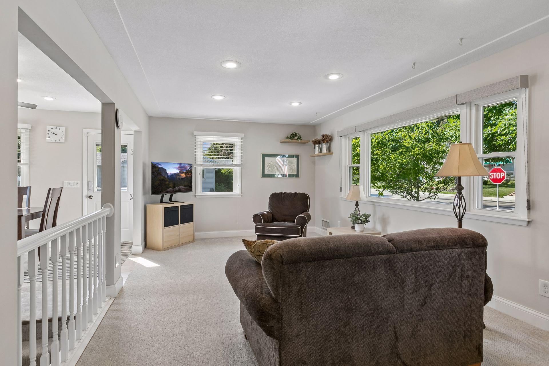 View of Residential at 3700 Hubbard Avenue, Robbinsdale MN 55422, Robbinsdale (5 of 52) - Mike Wilen | Minnesota Team Real Estate