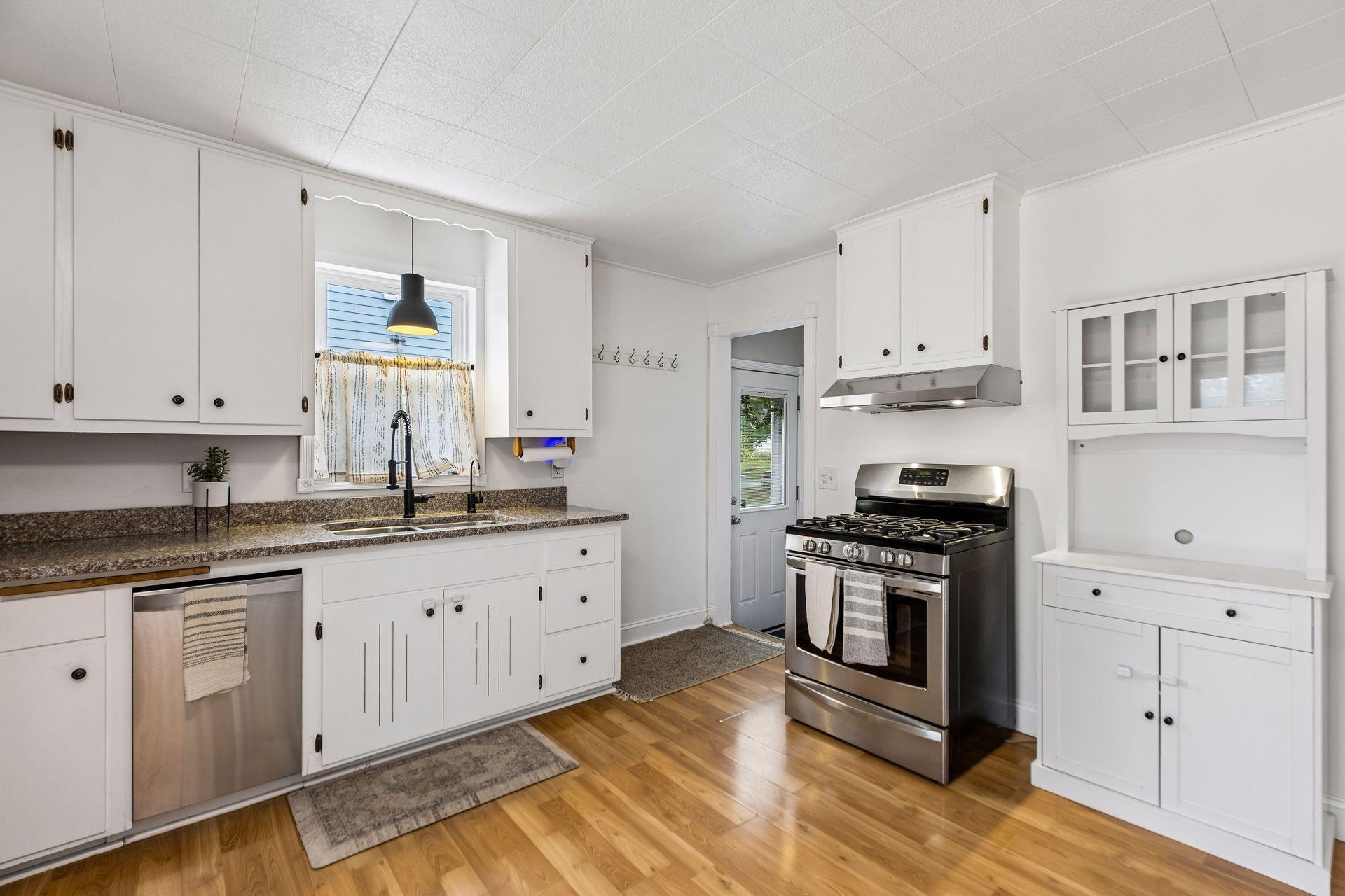 View of Residential at 2745 Blackstone Avenue, Saint Louis Park MN 55416, Saint Louis Park (8 of 33) - Mike Wilen | Minnesota Team Real Estate