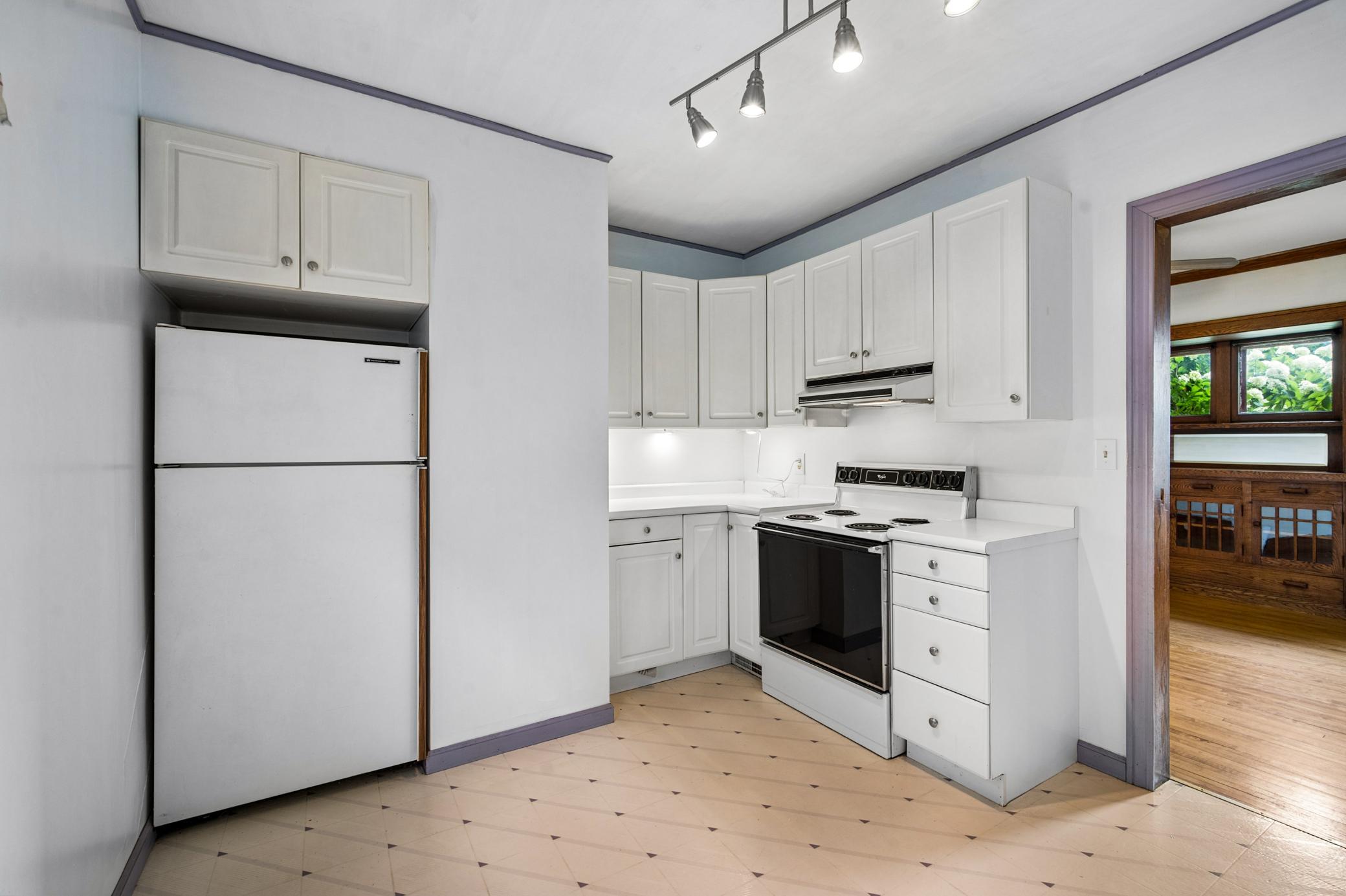 View of Residential at 2096 Como Avenue, Saint Paul MN 55108, Saint Paul (21 of 57) - Mike Wilen | Minnesota Team Real Estate