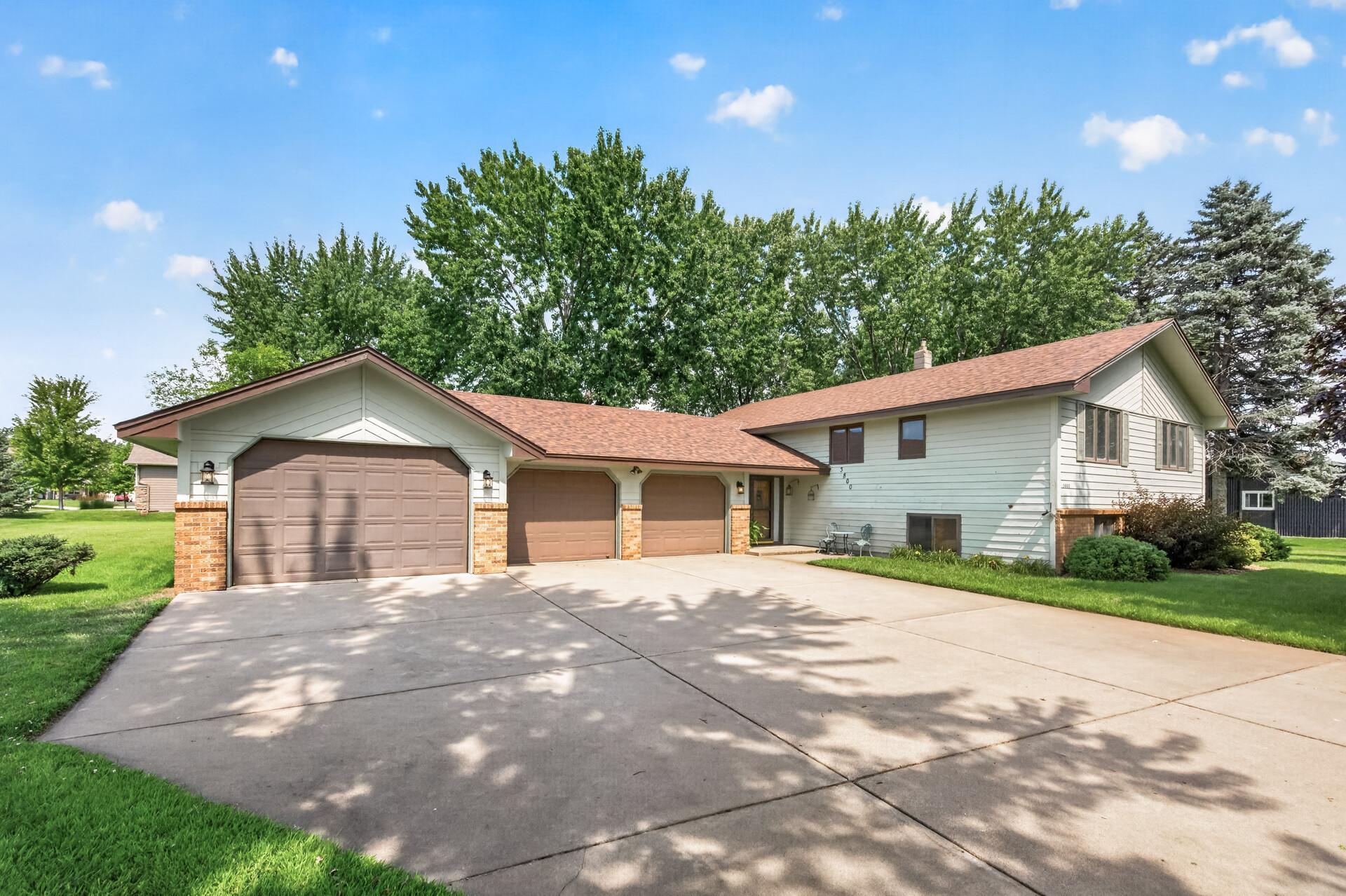 View of Residential at 3800 101st Avenue, Brooklyn Park MN 55443, Brooklyn Park (4 of 42) - Mike Wilen | Minnesota Team Real Estate