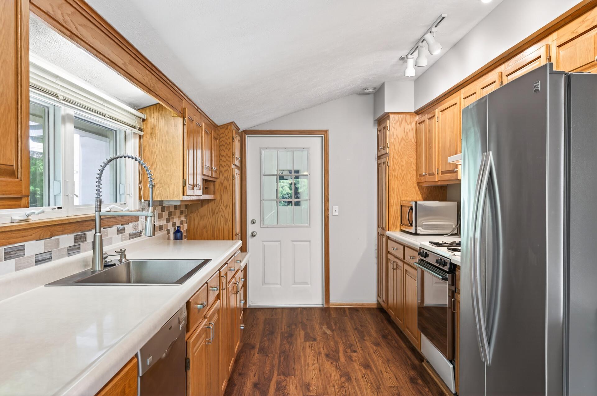 View of Residential at 12020 Mayflower Circle, Minnetonka MN 55305, Minnetonka (23 of 59) - Mike Wilen | Minnesota Team Real Estate
