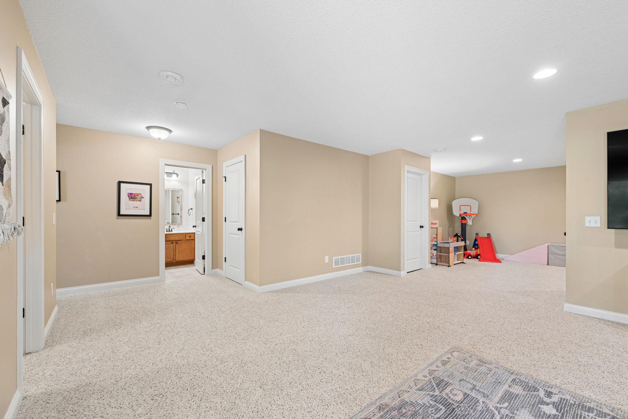 View of Residential at 1192 Maple Lane, Roseville MN 55113, Roseville (36 of 43) - Mike Wilen | Minnesota Team Real Estate