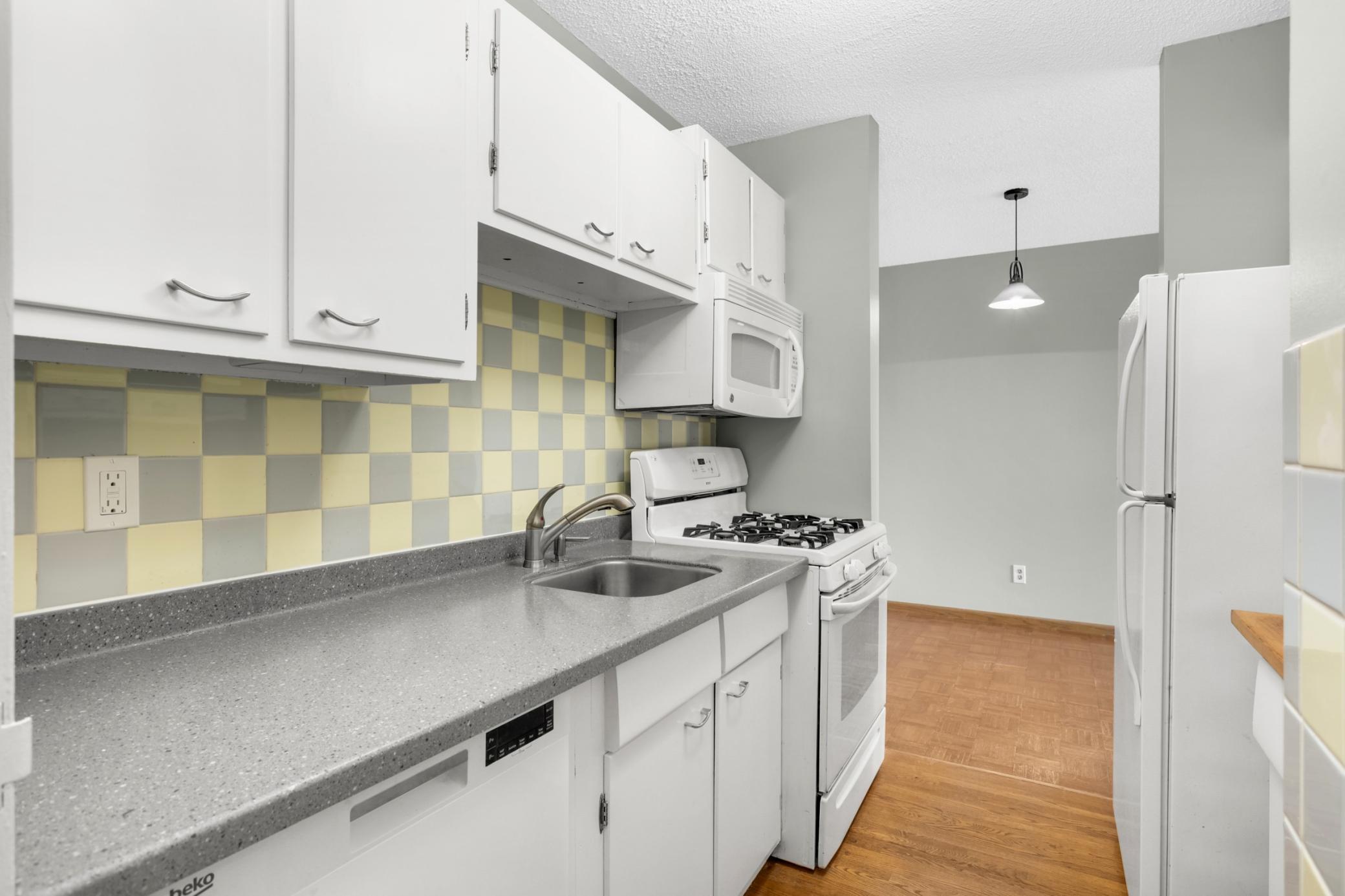 View of Residential at 1912 Dupont Avenue #405, Minneapolis MN 55403, Minneapolis (5 of 18) - Mike Wilen | Minnesota Team Real Estate