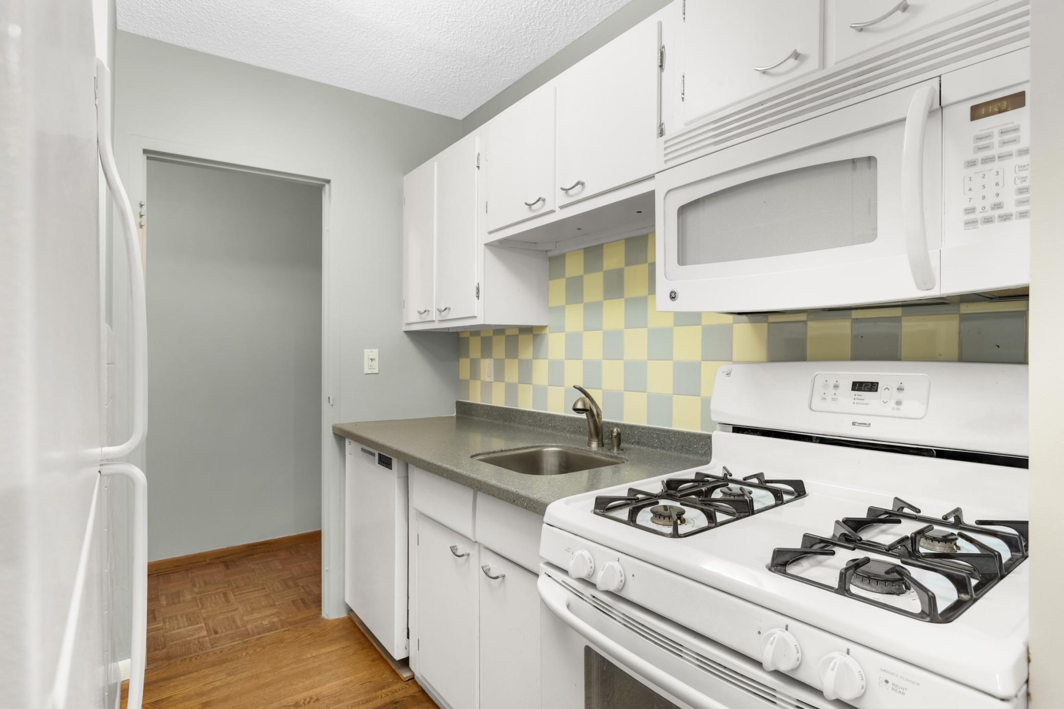 View of Residential at 1912 Dupont Avenue #405, Minneapolis MN 55403, Minneapolis (6 of 18) - Mike Wilen | Minnesota Team Real Estate