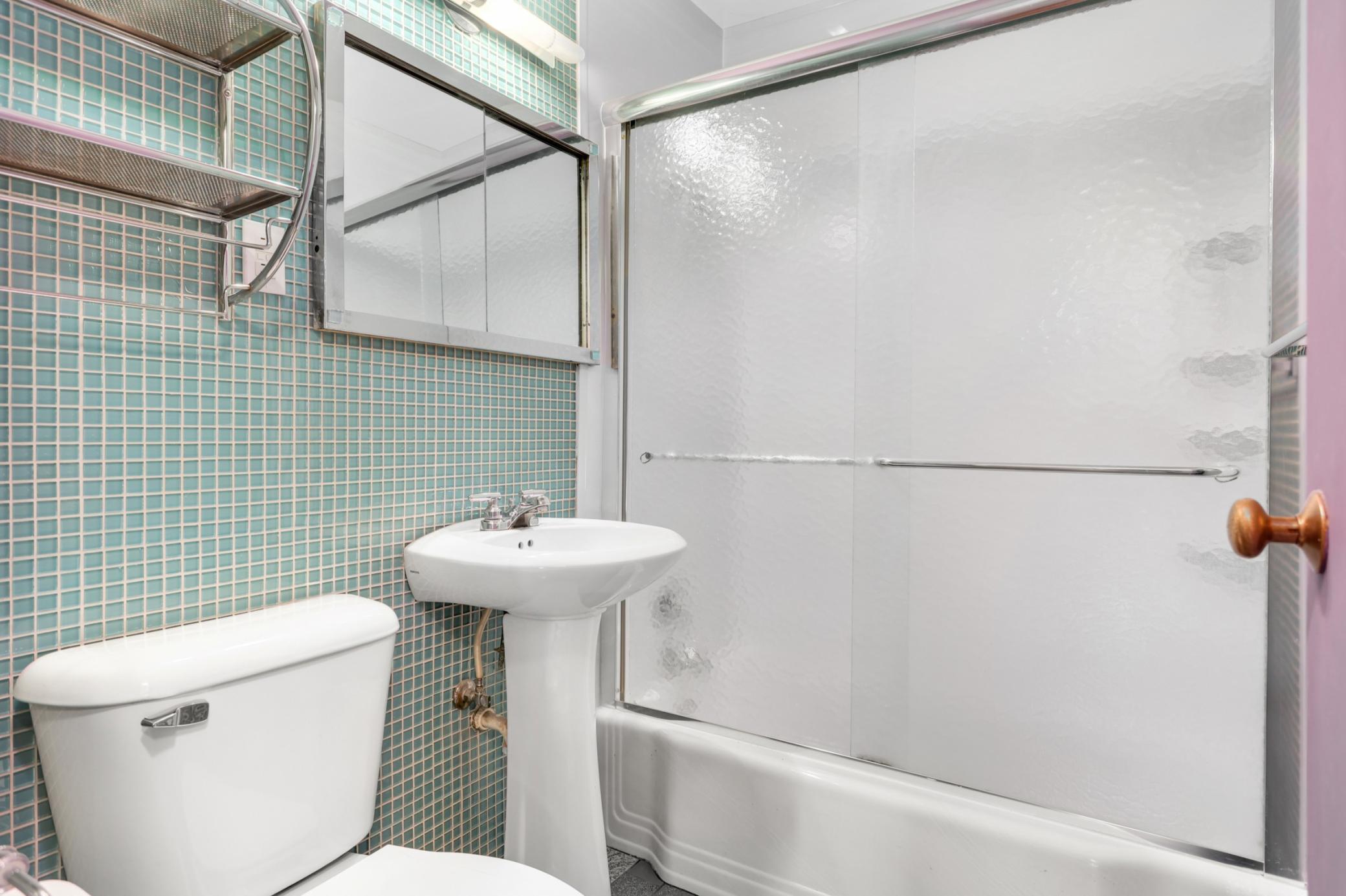 View of Residential at 1912 Dupont Avenue #405, Minneapolis MN 55403, Minneapolis (9 of 18) - Mike Wilen | Minnesota Team Real Estate