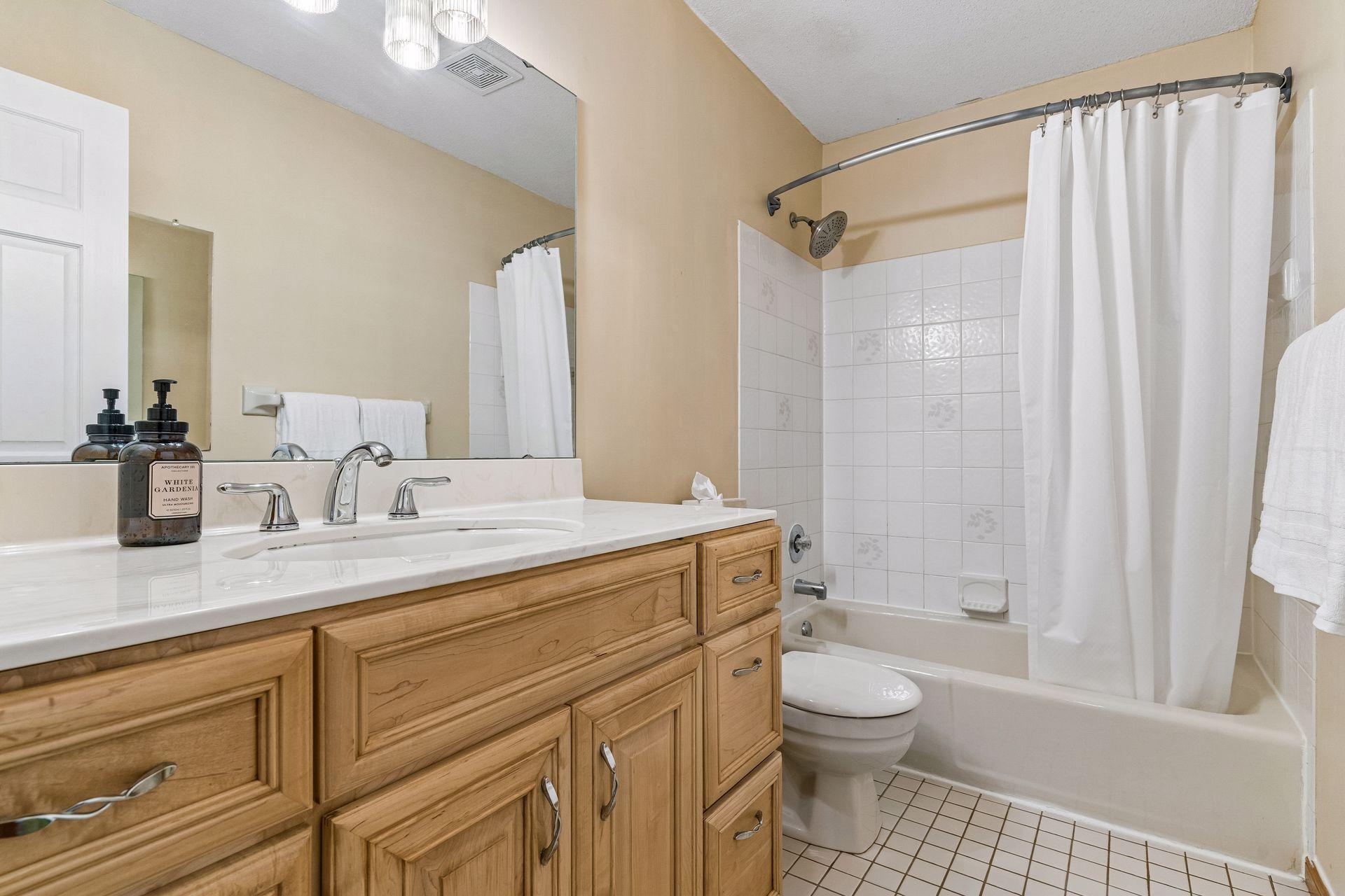 View of Residential at 1836 Prior Avenue, Falcon Heights MN 55113, Falcon Heights (22 of 36) - Mike Wilen | Minnesota Team Real Estate