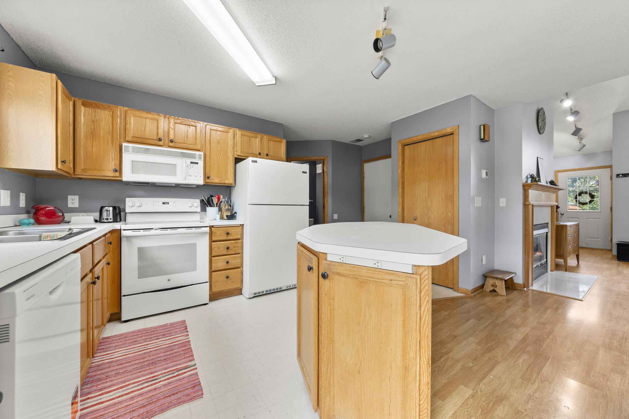 View of Residential at 446 Mission Hills Way, Chanhassen MN 55317, Chanhassen (8 of 32) - Mike Wilen | Minnesota Team Real Estate