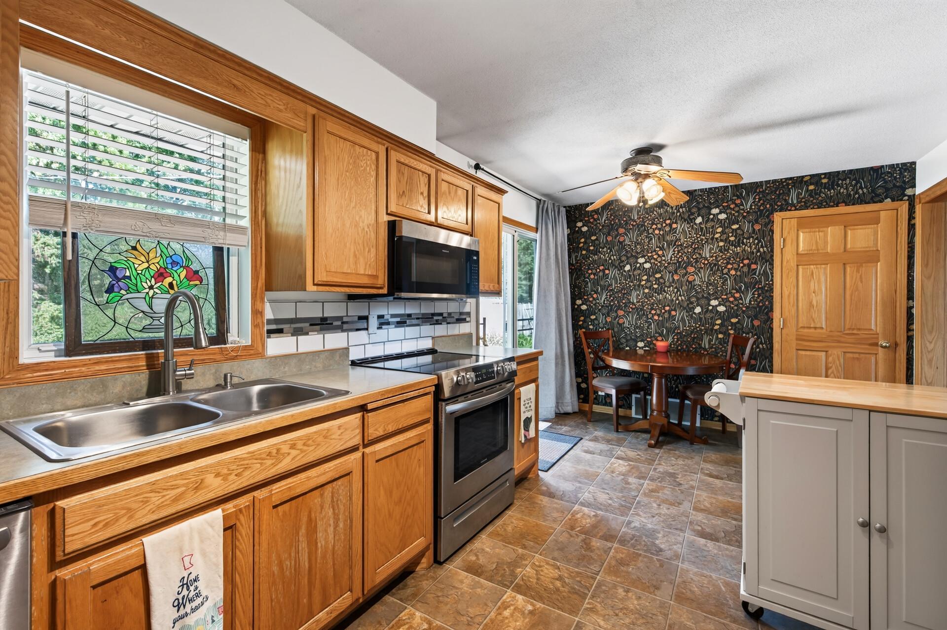 View of Residential at 958 Cortland Drive, Apple Valley MN 55124, Apple Valley (18 of 42) - Mike Wilen | Minnesota Team Real Estate