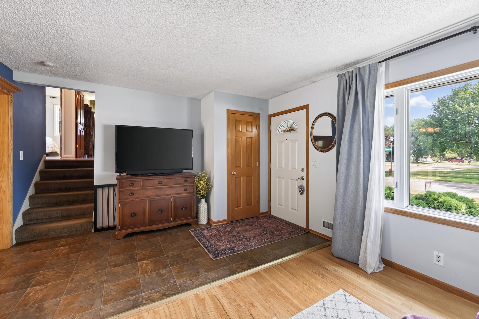 View of Residential at 958 Cortland Drive, Apple Valley MN 55124, Apple Valley (8 of 42) - Mike Wilen | Minnesota Team Real Estate