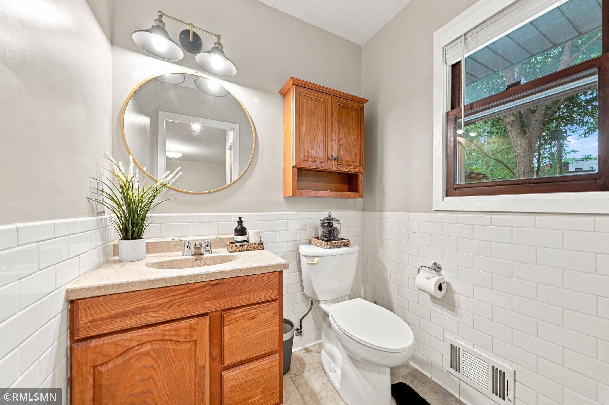 View of Residential at 13240 Dahlgren Road, Minnetonka MN 55305, Minnetonka (22 of 57) - Mike Wilen | Minnesota Team Real Estate