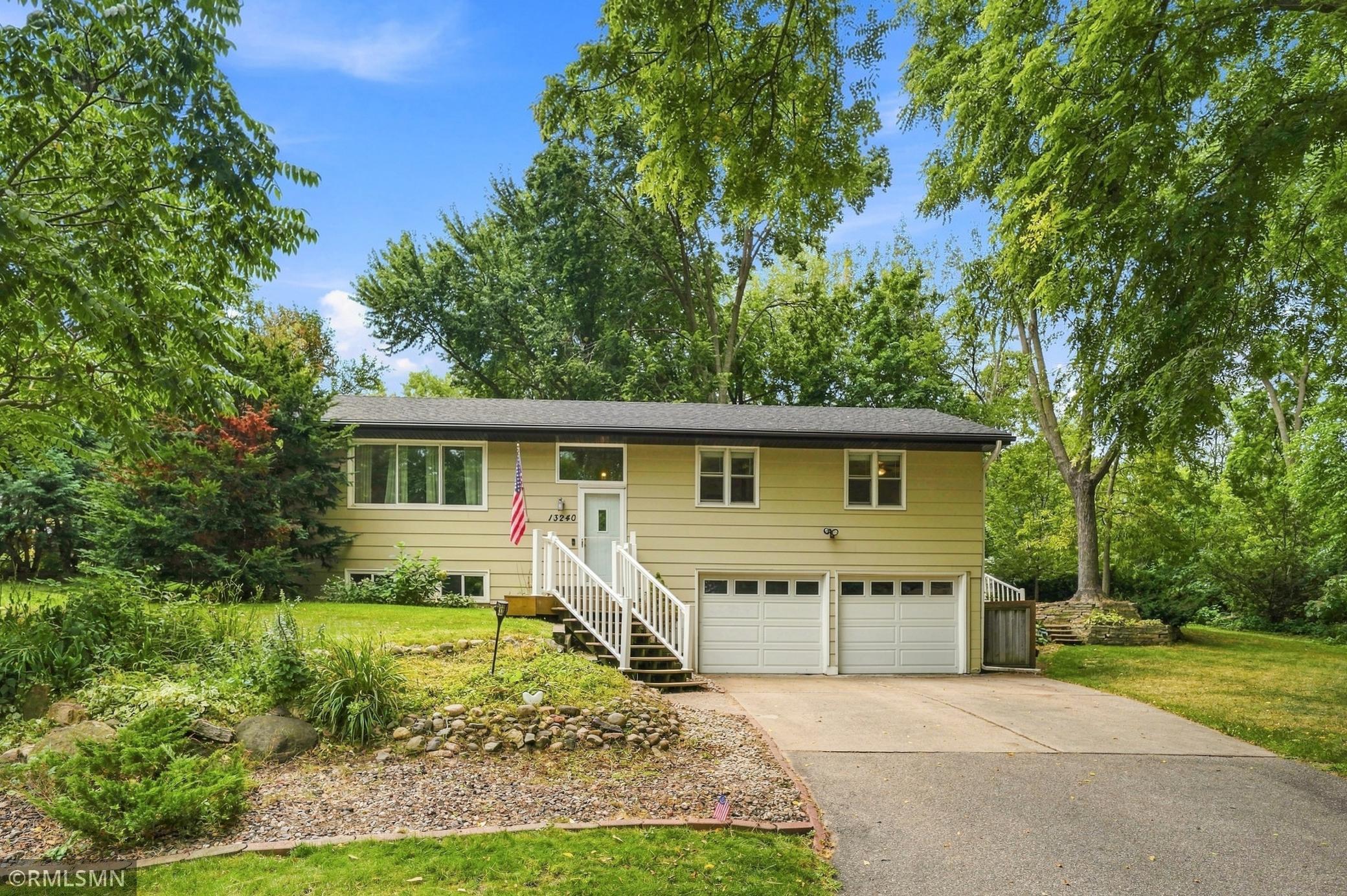 View of Residential at 13240 Dahlgren Road, Minnetonka MN 55305, Minnetonka (2 of 57) - Mike Wilen | Minnesota Team Real Estate
