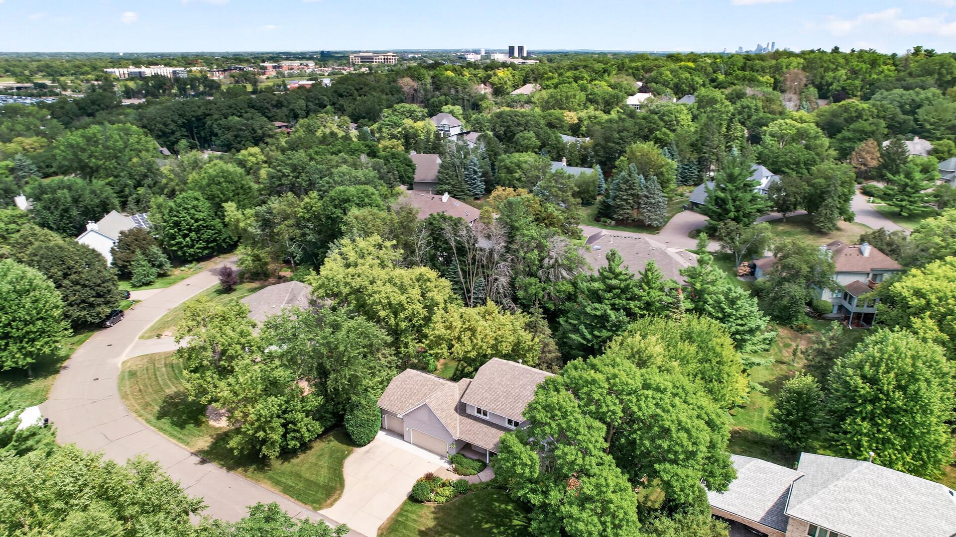 View of Residential at 2201 Pine Island Road, Minnetonka MN 55305, Minnetonka (13 of 18) - Mike Wilen | Minnesota Team Real Estate
