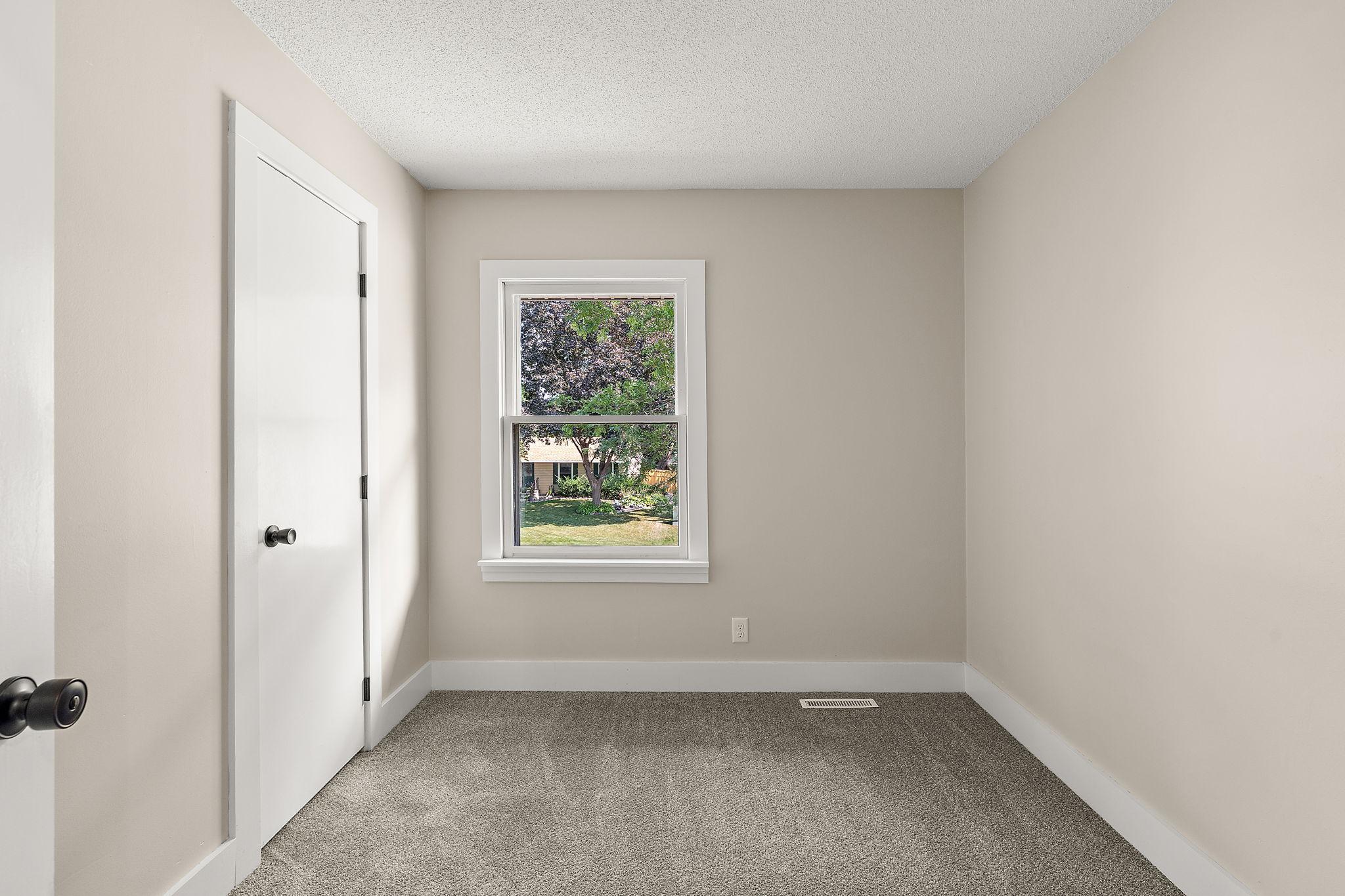 View of Residential at 1694 Hinton Trail, Oakdale MN 55128, Oakdale (24 of 42) - Mike Wilen | Minnesota Team Real Estate
