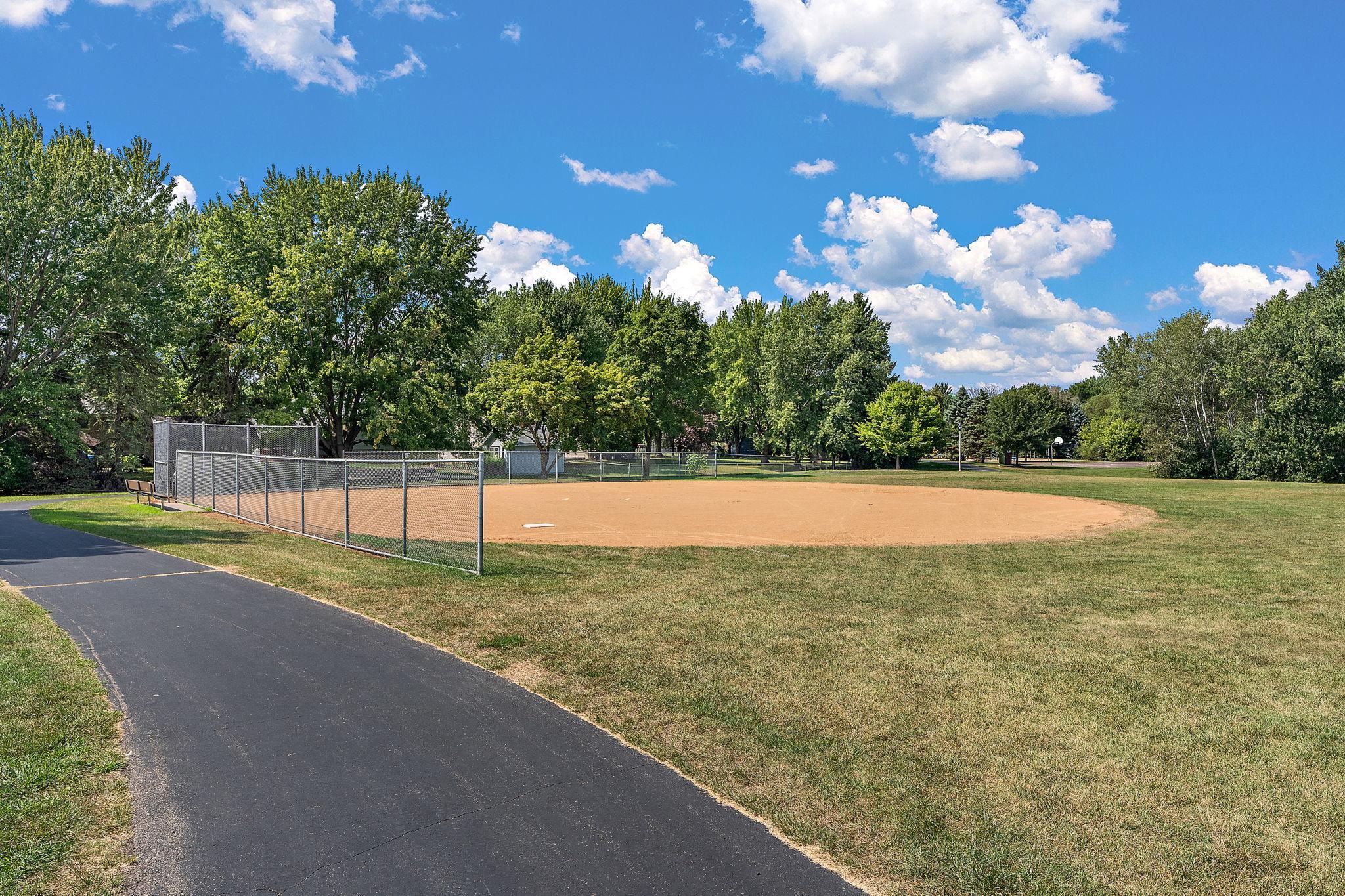 View of Residential at 1694 Hinton Trail, Oakdale MN 55128, Oakdale (37 of 42) - Mike Wilen | Minnesota Team Real Estate