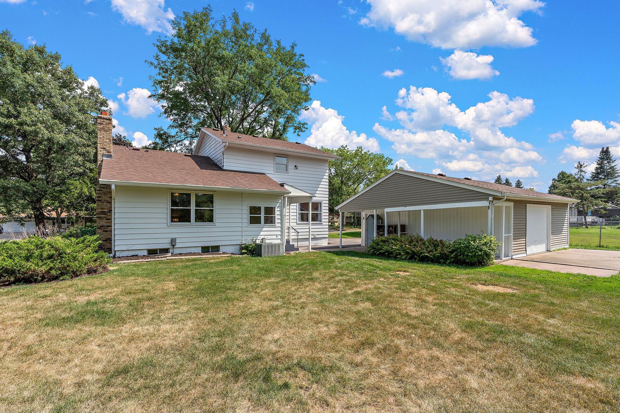 View of Residential at 1694 Hinton Trail, Oakdale MN 55128, Oakdale (33 of 42) - Mike Wilen | Minnesota Team Real Estate