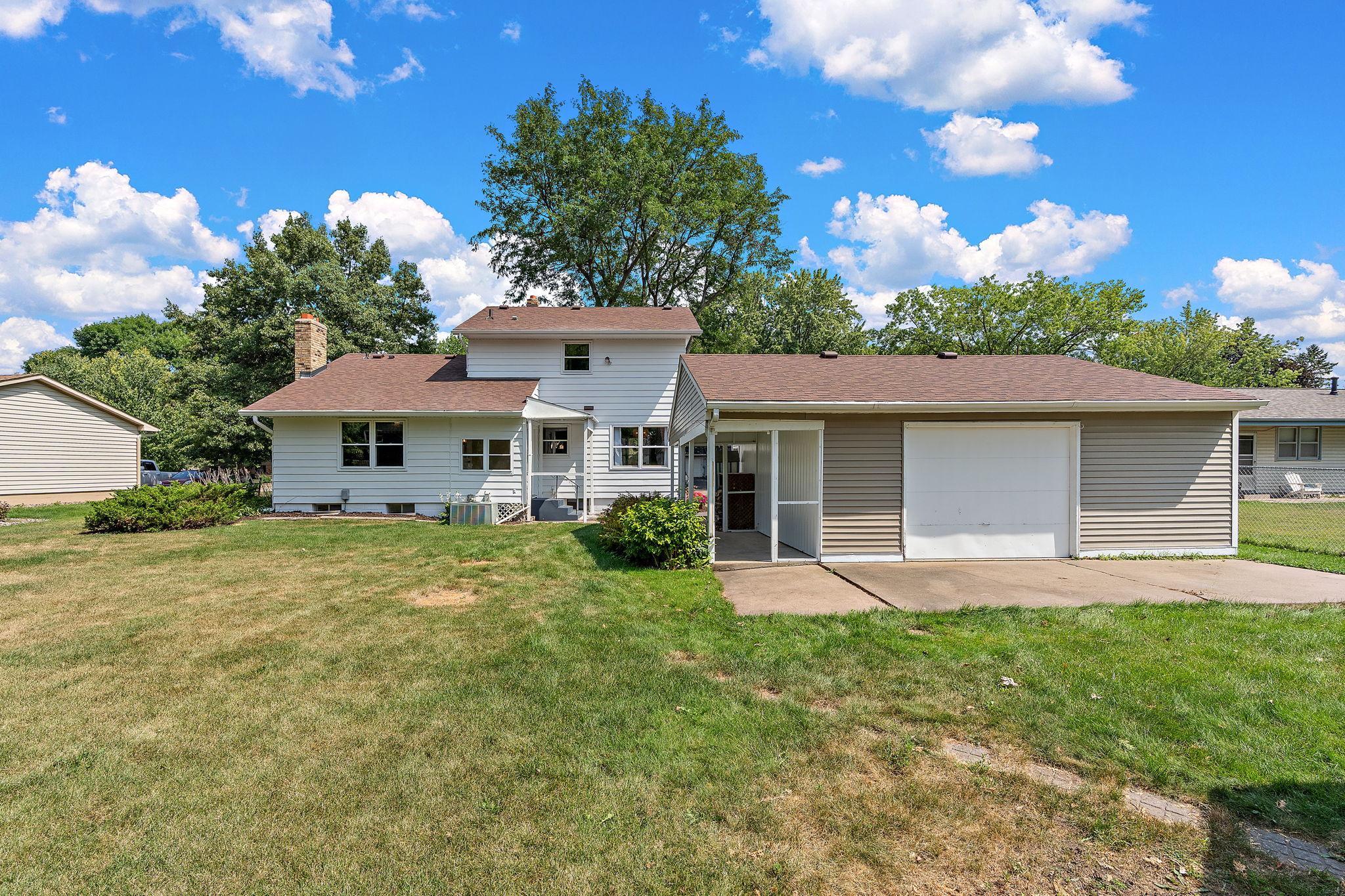 View of Residential at 1694 Hinton Trail, Oakdale MN 55128, Oakdale (30 of 42) - Mike Wilen | Minnesota Team Real Estate
