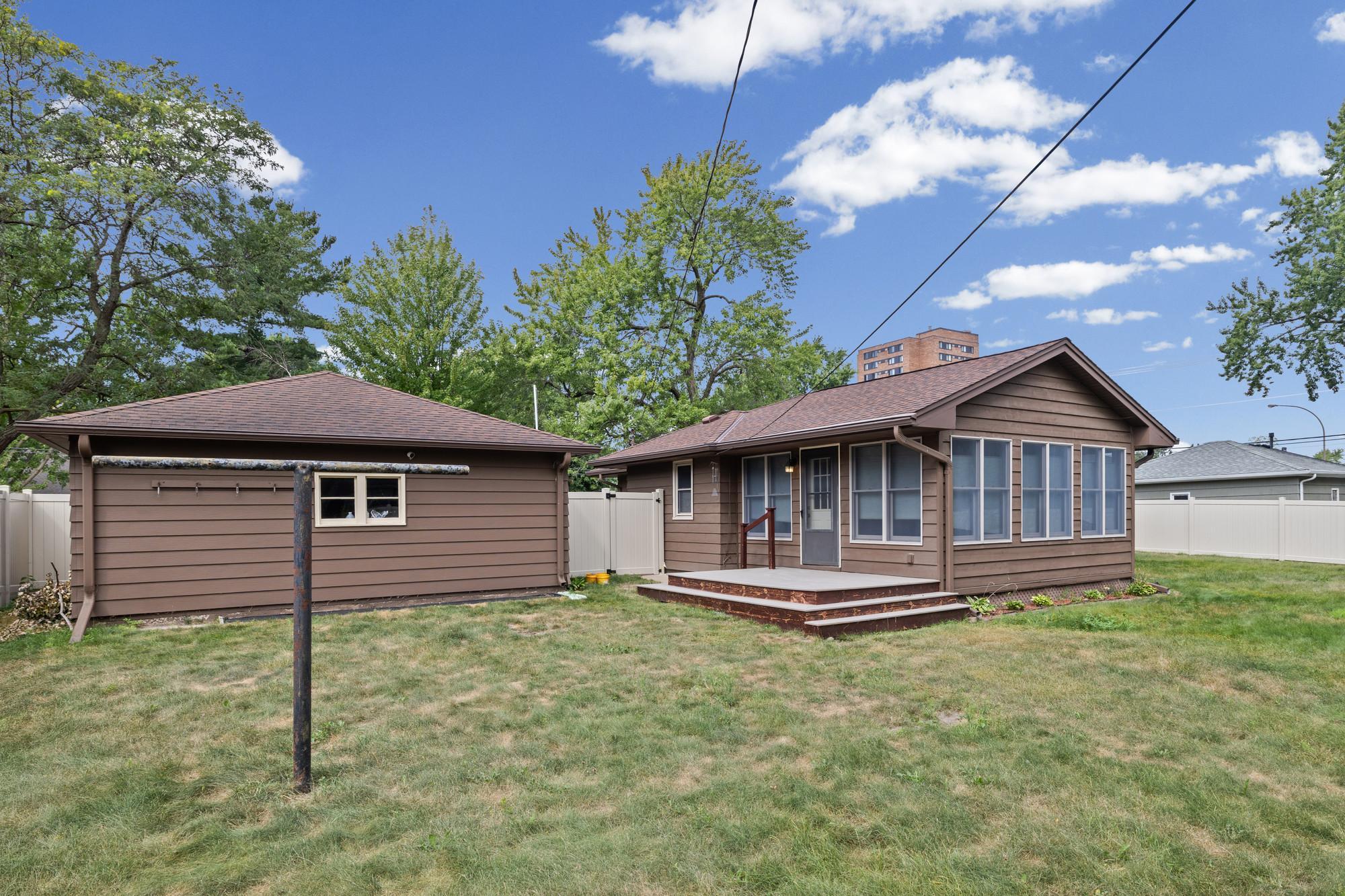View of Residential at 8209 Knox Avenue, Bloomington MN 55431, Bloomington (34 of 39) - Mike Wilen | Minnesota Team Real Estate