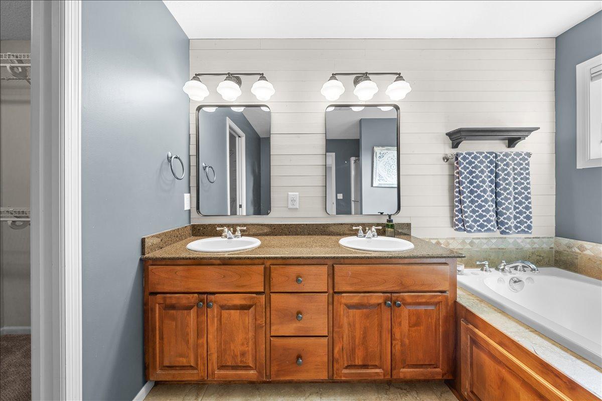 View of Residential at 11605 Ivywood Trail, Woodbury MN 55129, Woodbury (39 of 58) - Mike Wilen | Minnesota Team Real Estate