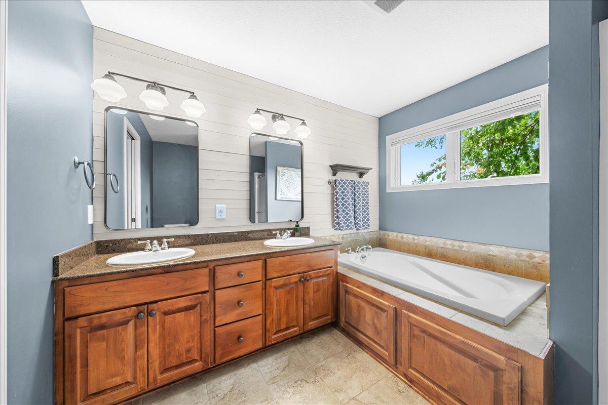 View of Residential at 11605 Ivywood Trail, Woodbury MN 55129, Woodbury (38 of 58) - Mike Wilen | Minnesota Team Real Estate