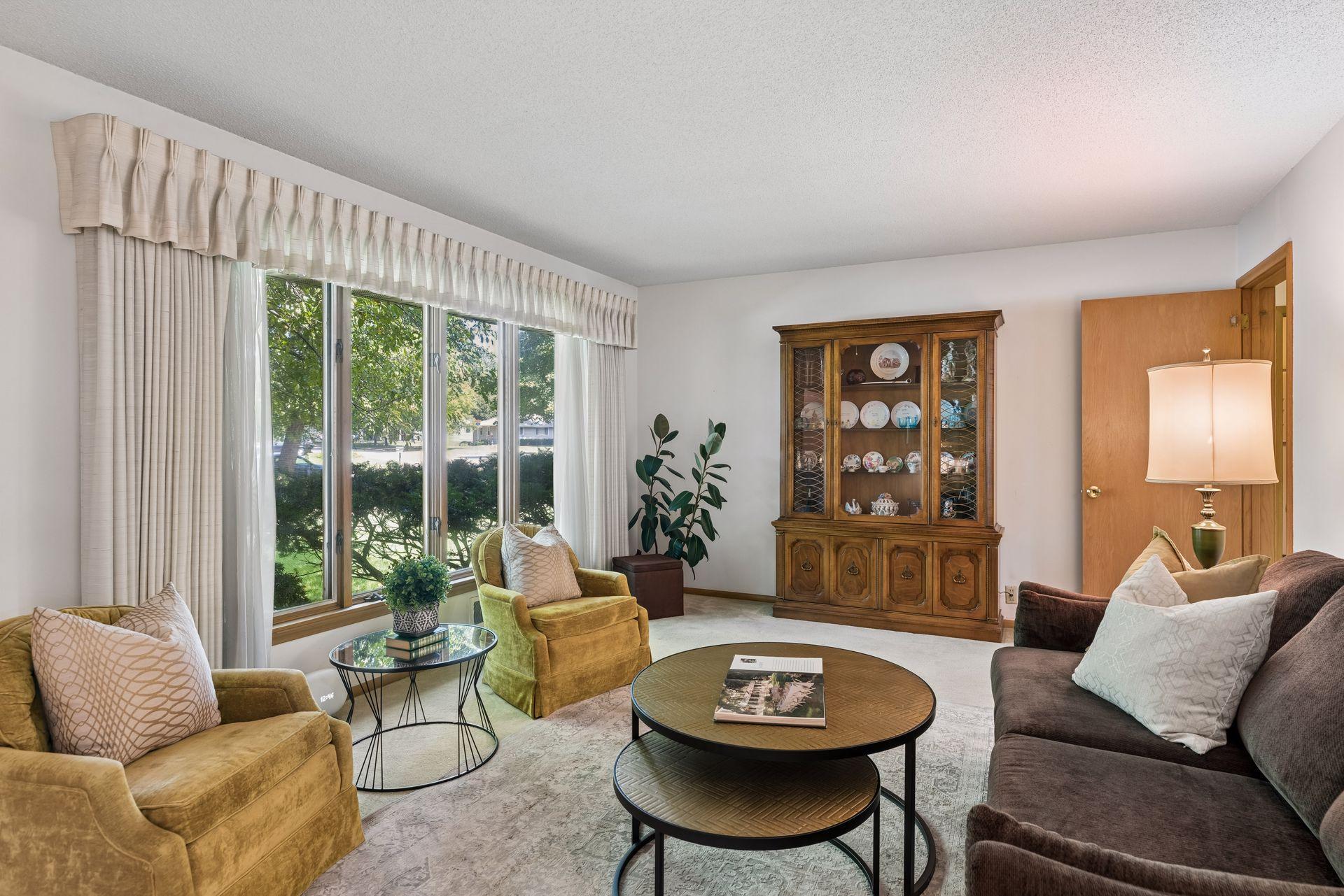 View of Residential at 12915 Lone Oak Drive, Minnetonka MN 55305, Minnetonka (15 of 44) - Mike Wilen | Minnesota Team Real Estate