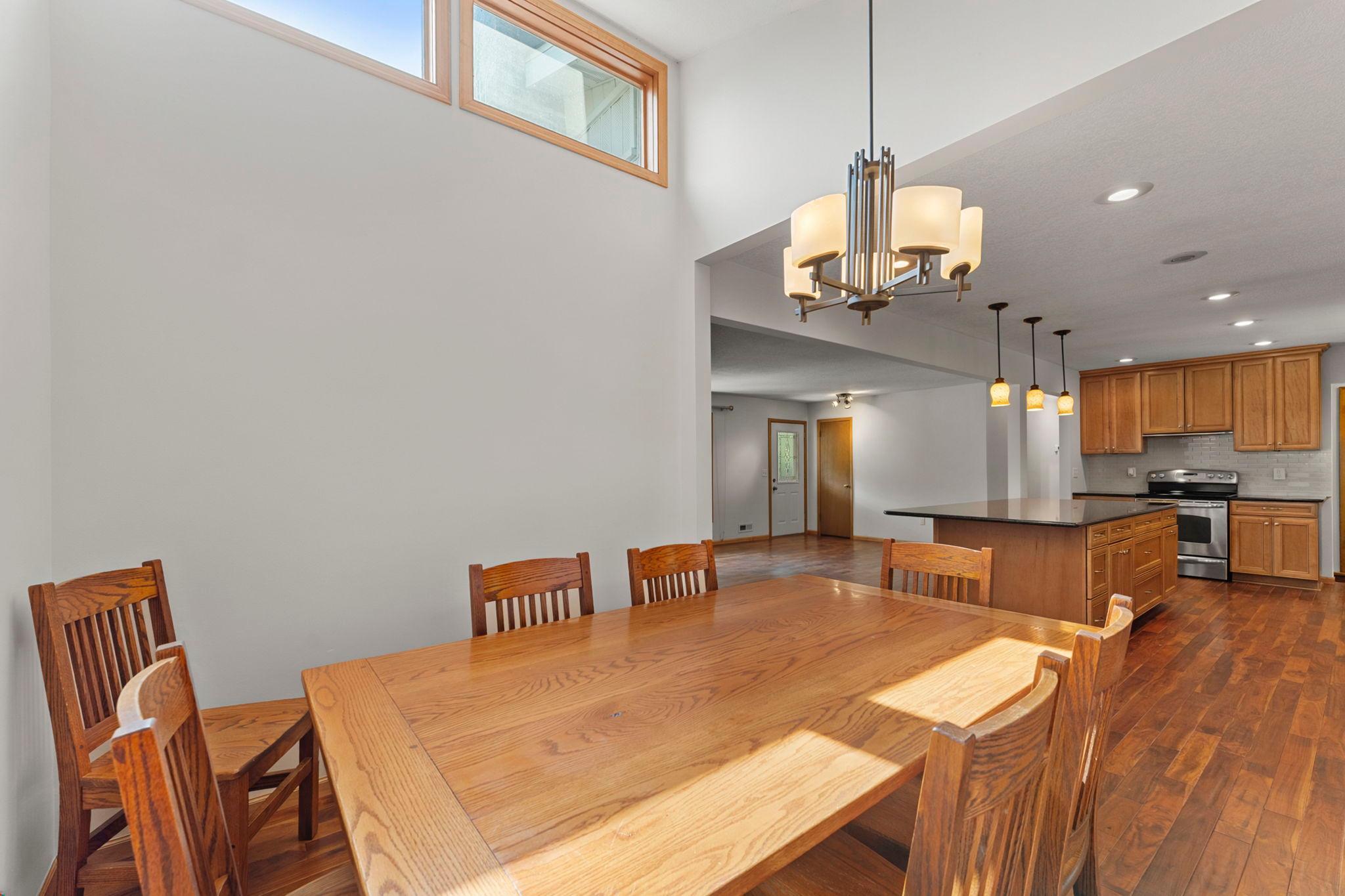 View of Residential at 9725 Queen Road, Bloomington MN 55431, Bloomington (10 of 27) - Mike Wilen | Minnesota Team Real Estate